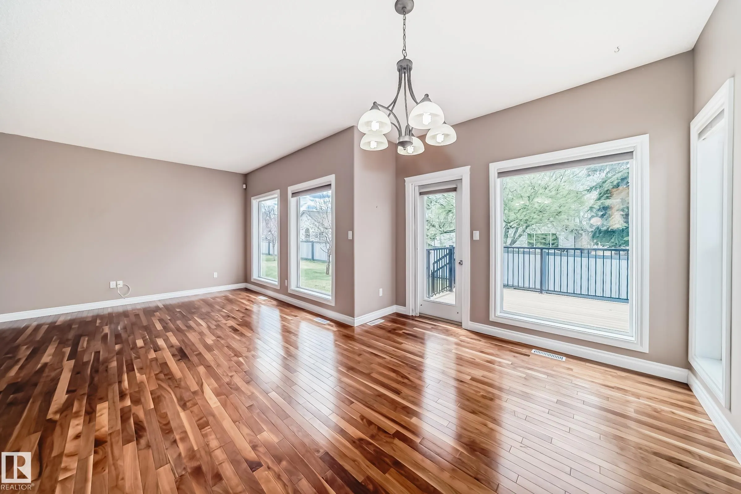 1 LONGVIEW Crescent