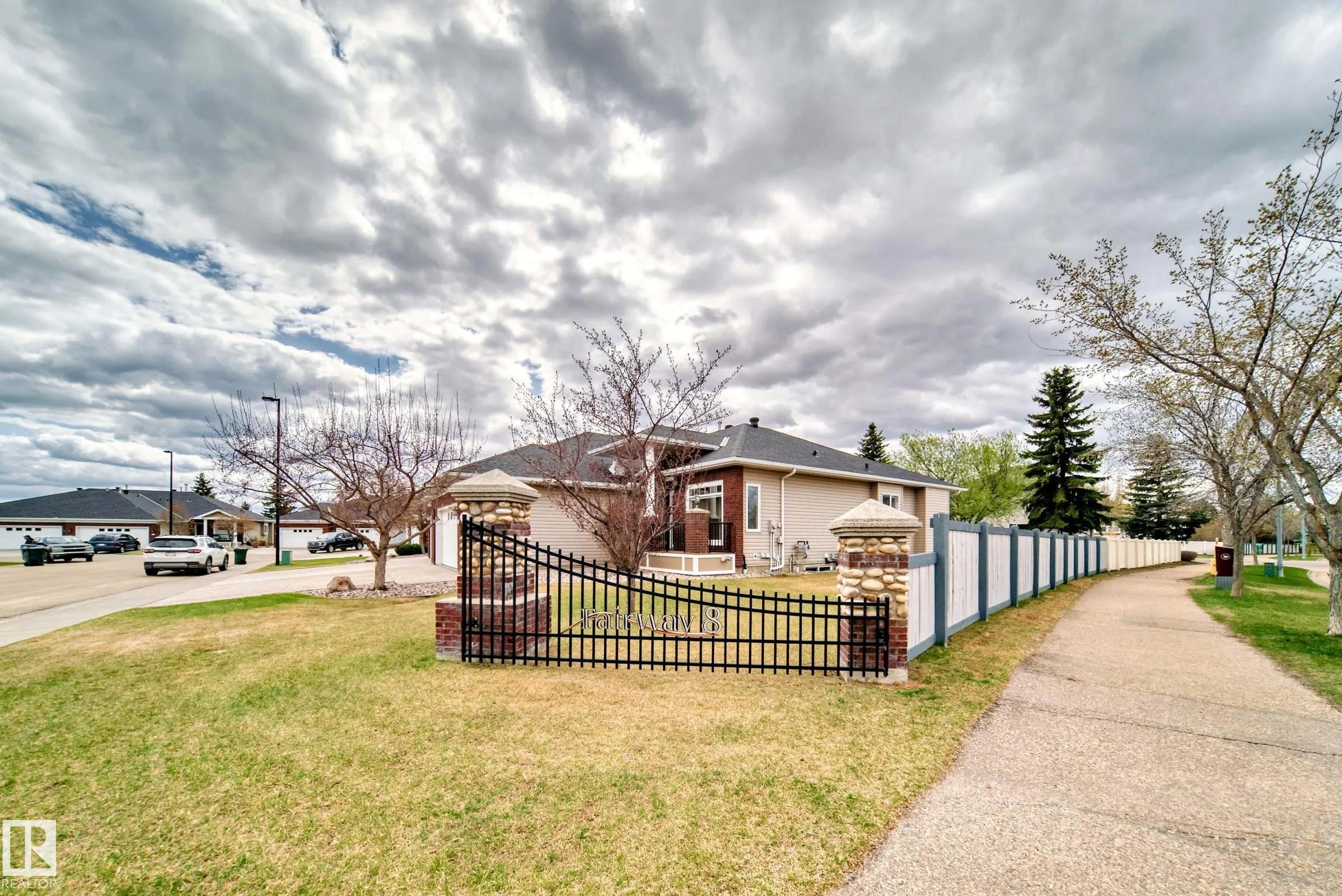 1 LONGVIEW Crescent