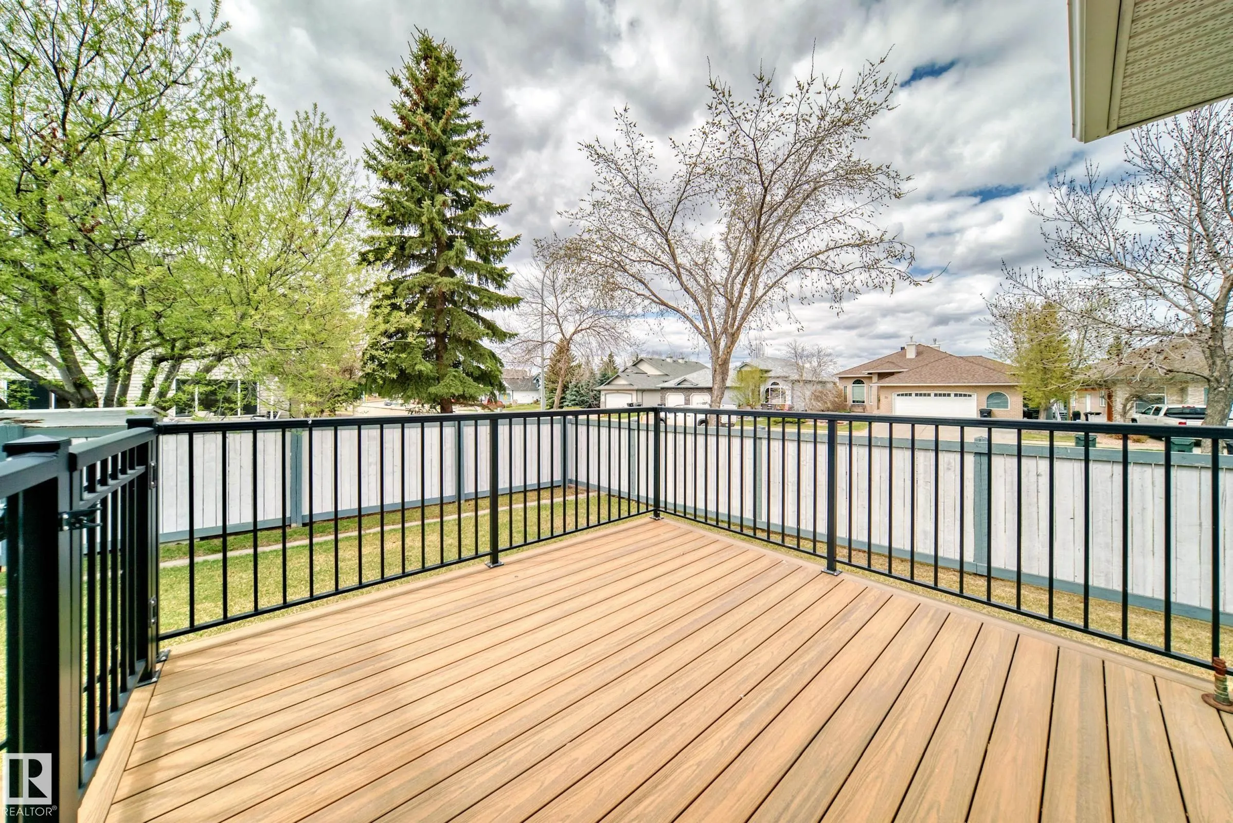 1 LONGVIEW Crescent