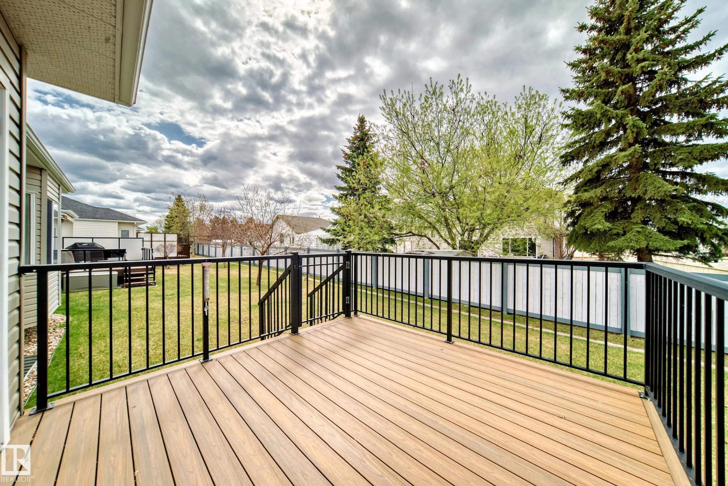 1 LONGVIEW Crescent