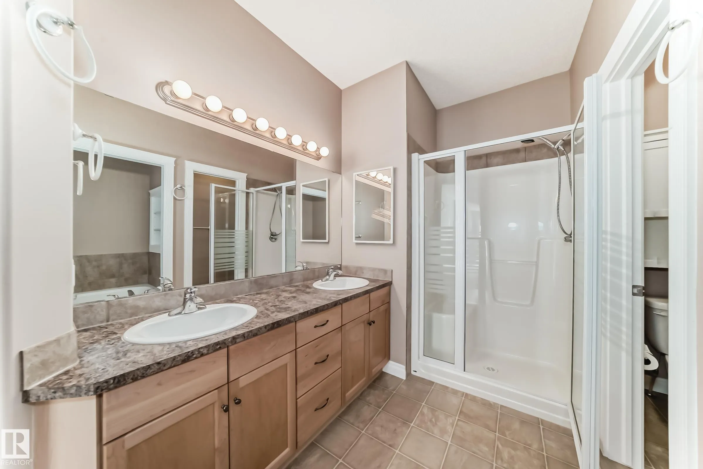 1 LONGVIEW Crescent