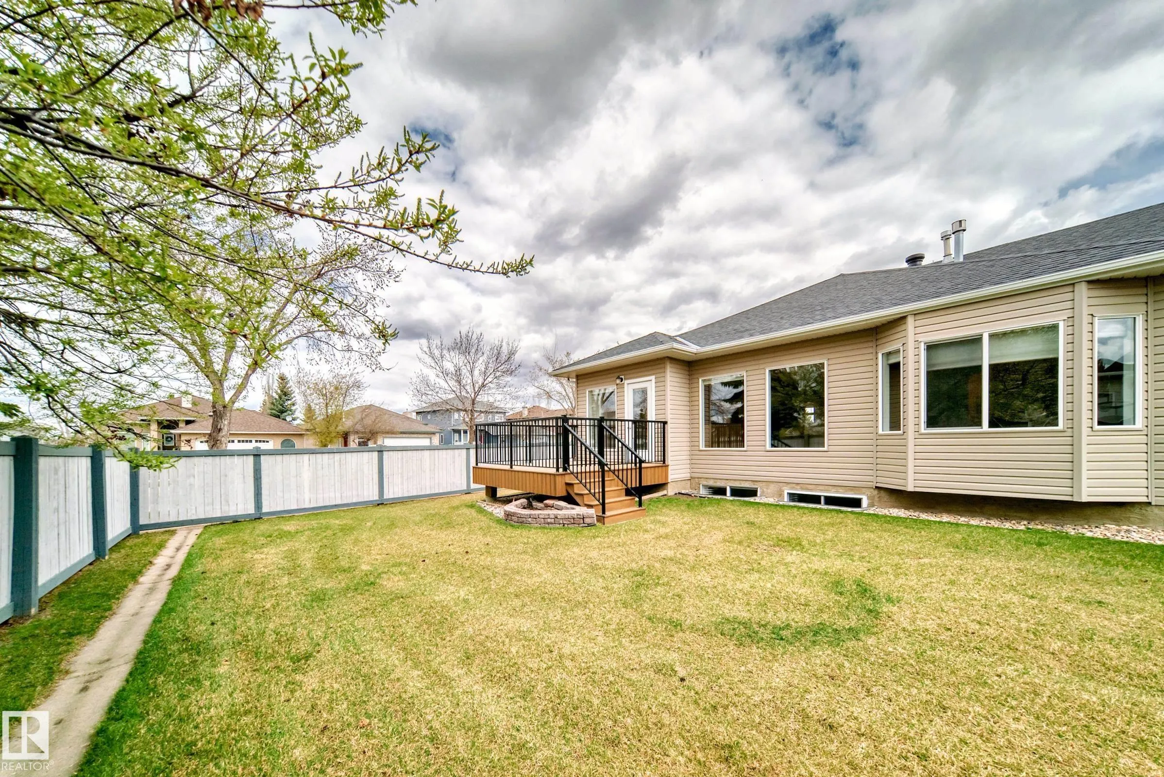1 LONGVIEW Crescent