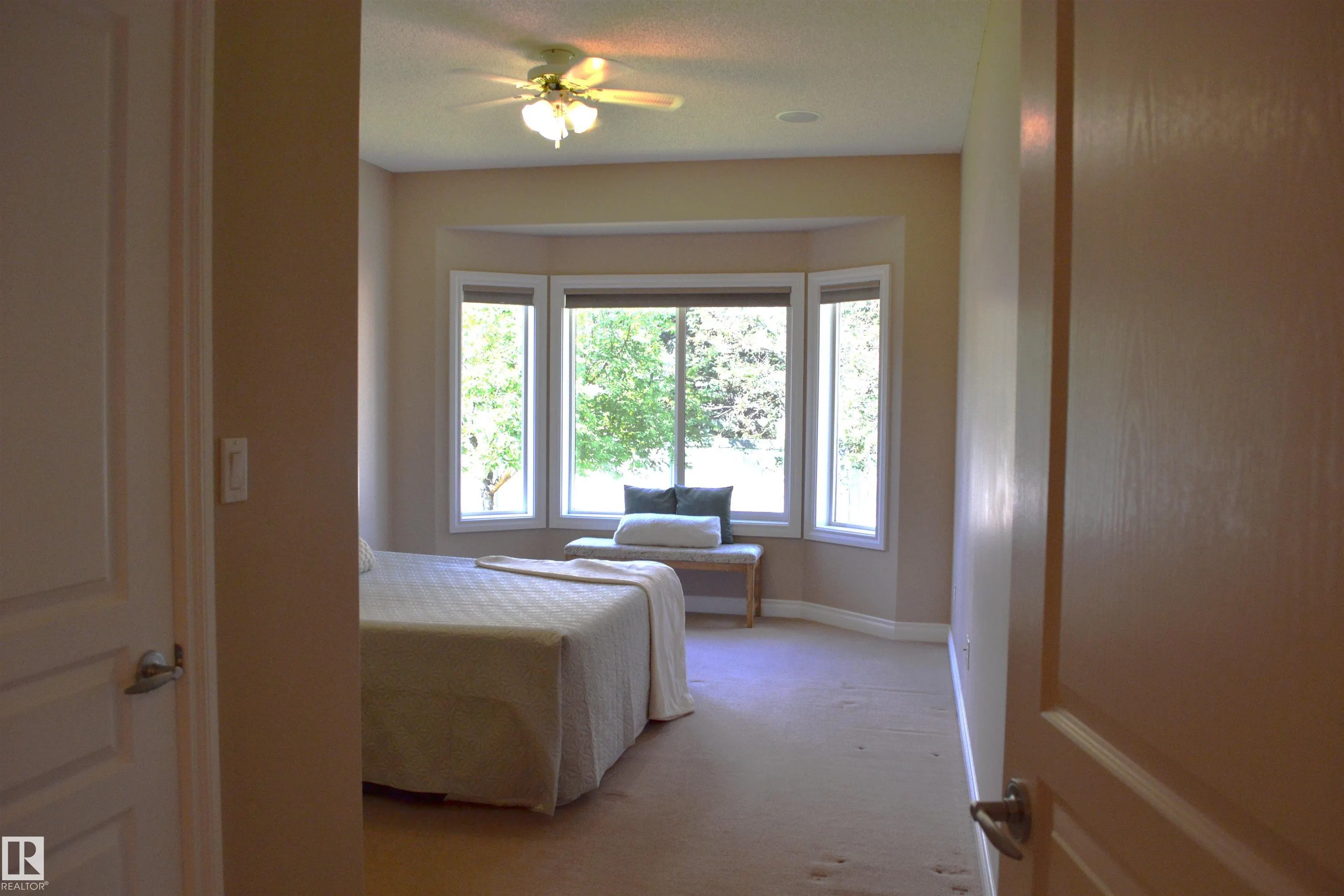 1 LONGVIEW Crescent