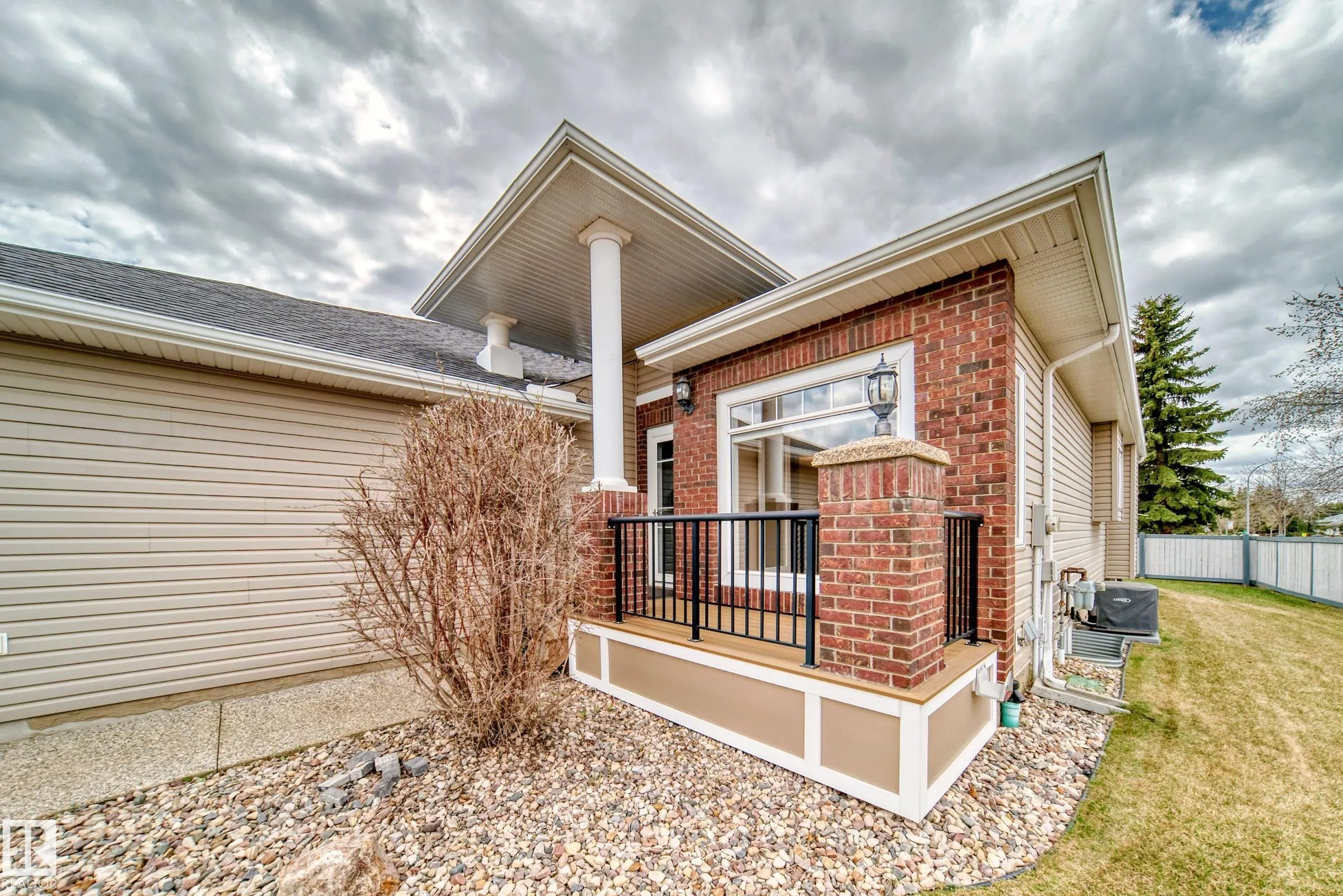 1 LONGVIEW Crescent