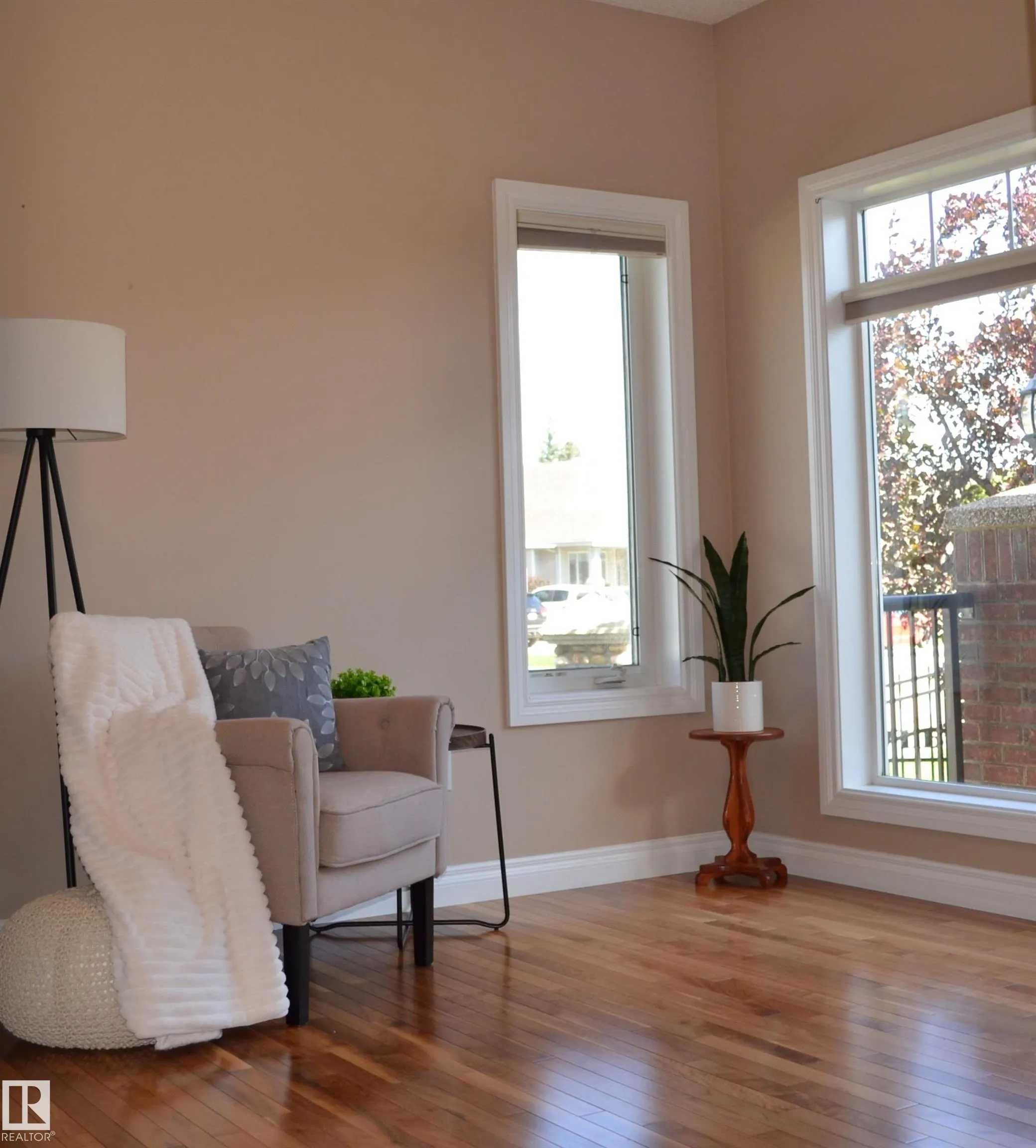 1 LONGVIEW Crescent