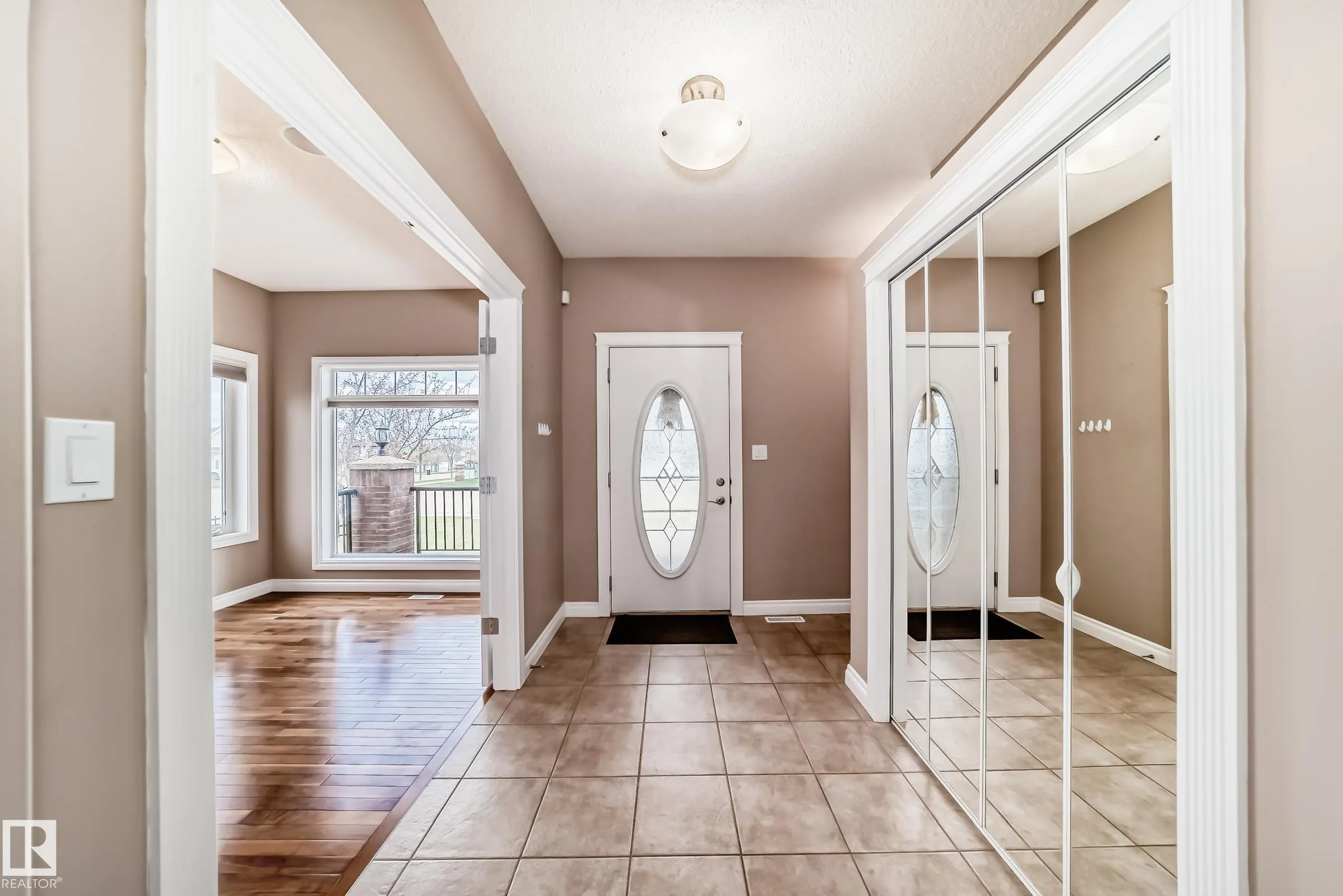 1 LONGVIEW Crescent