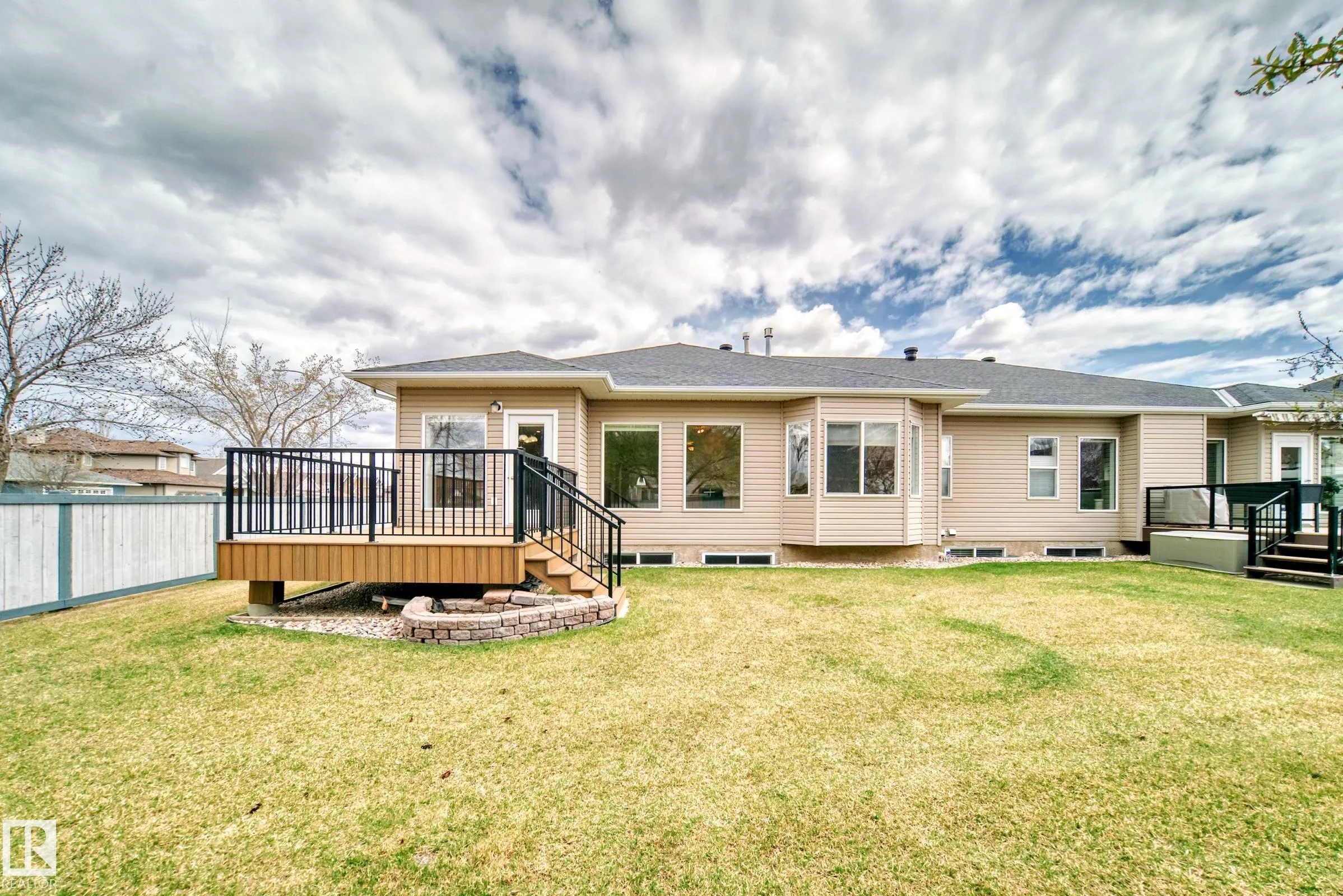 1 LONGVIEW Crescent
