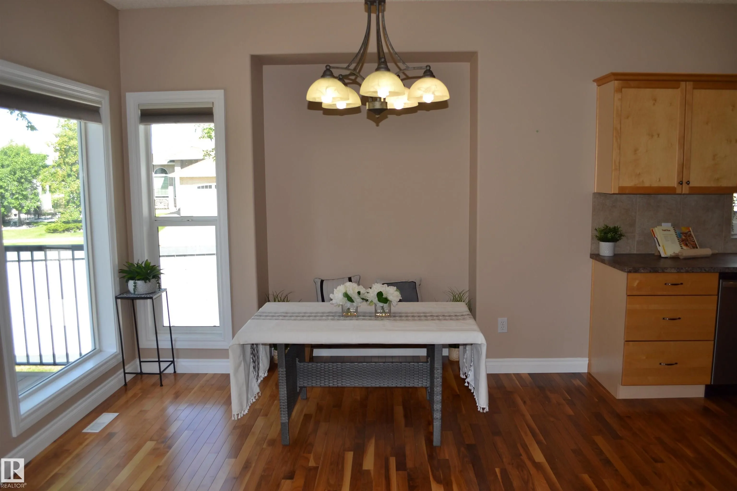 1 LONGVIEW Crescent