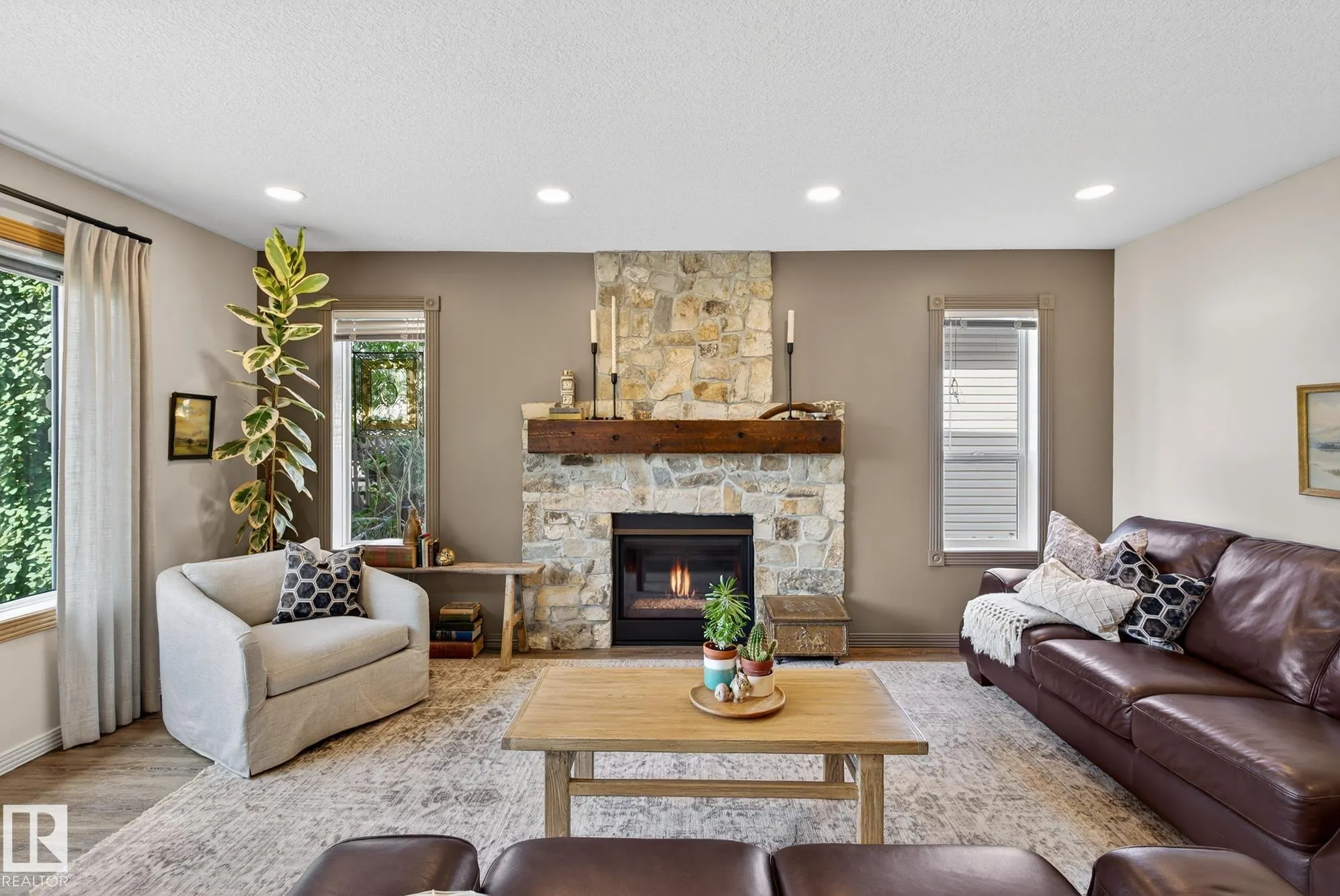 11 LINKSIDE Way