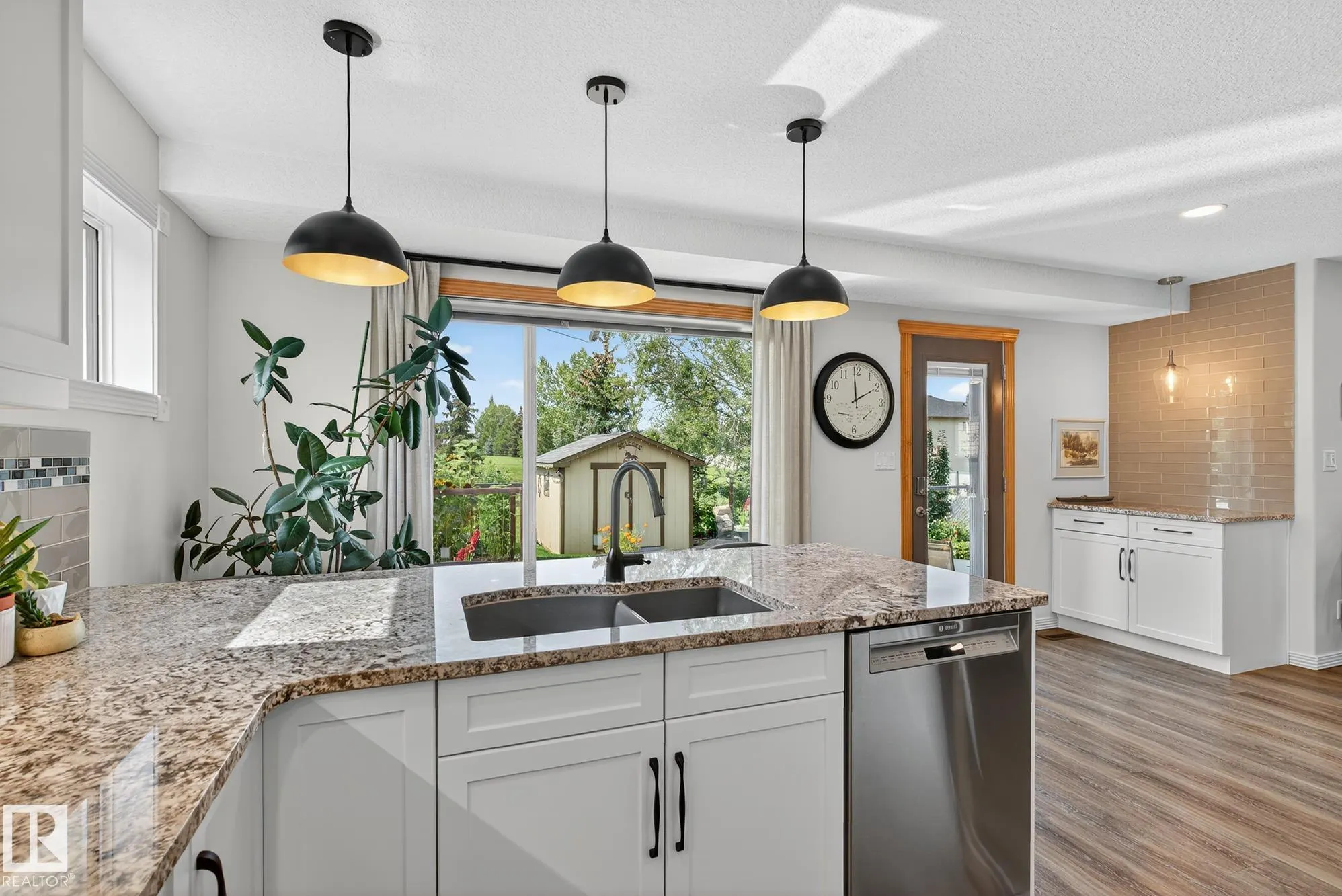 11 LINKSIDE Way