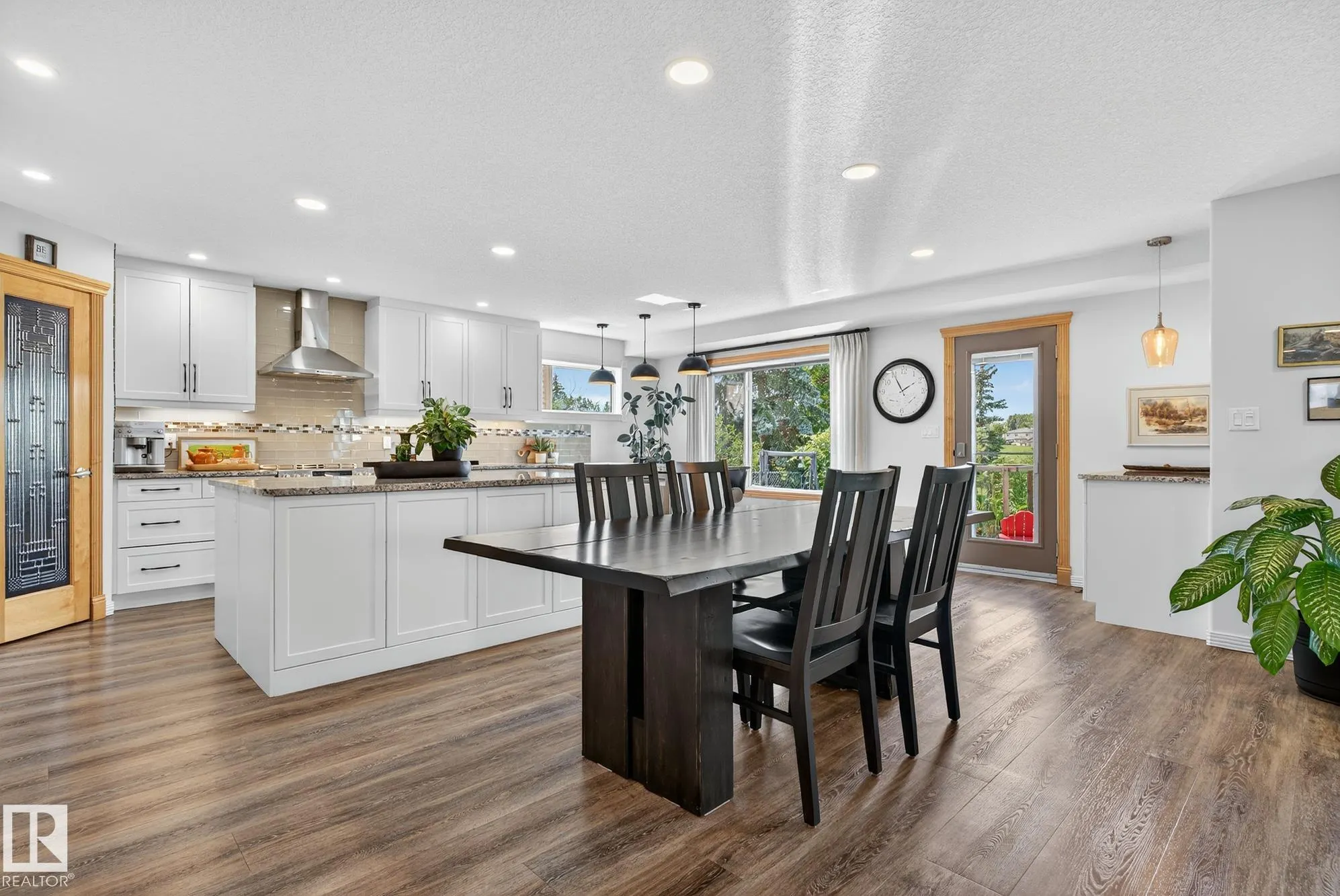 11 LINKSIDE Way