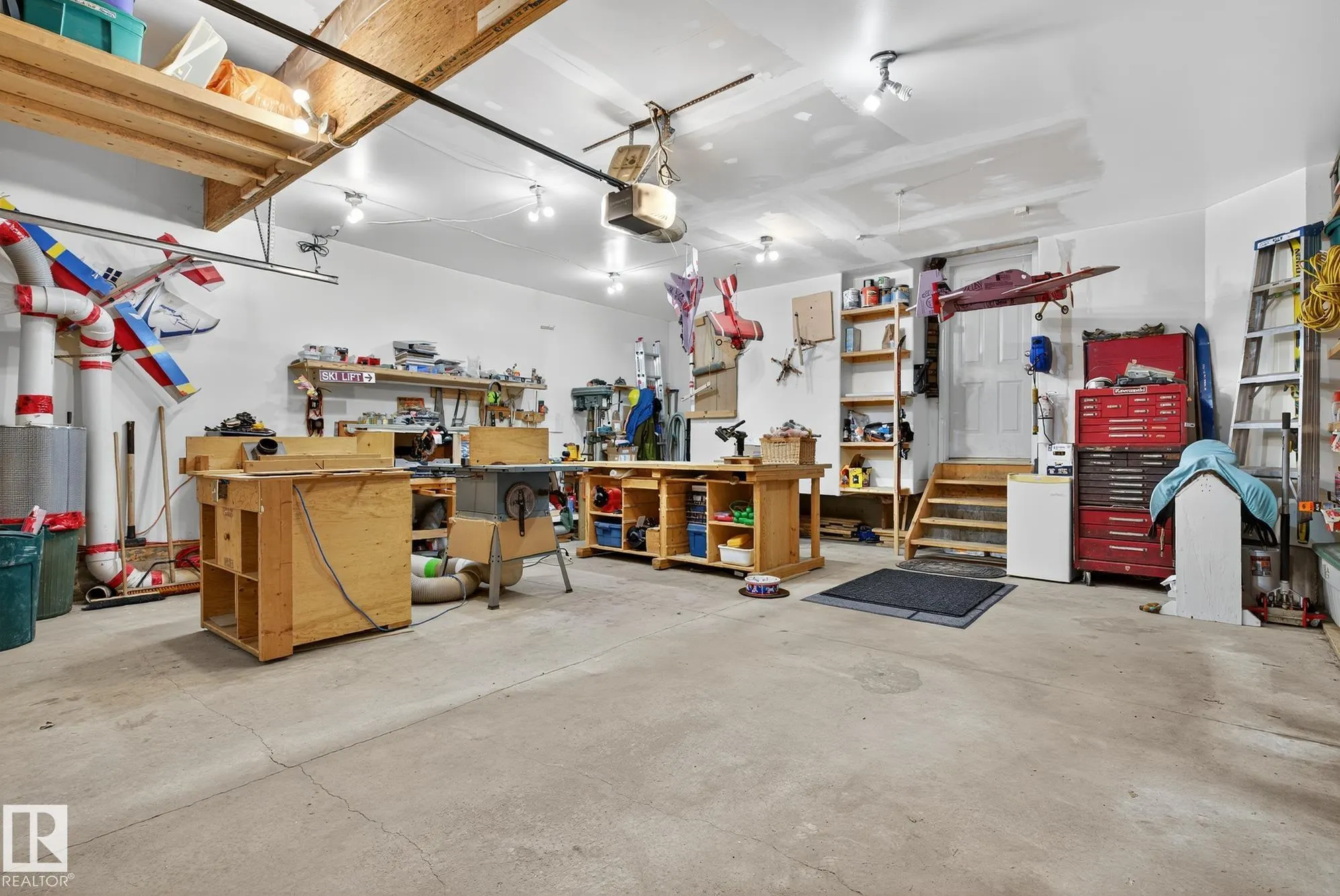 11 LINKSIDE Way