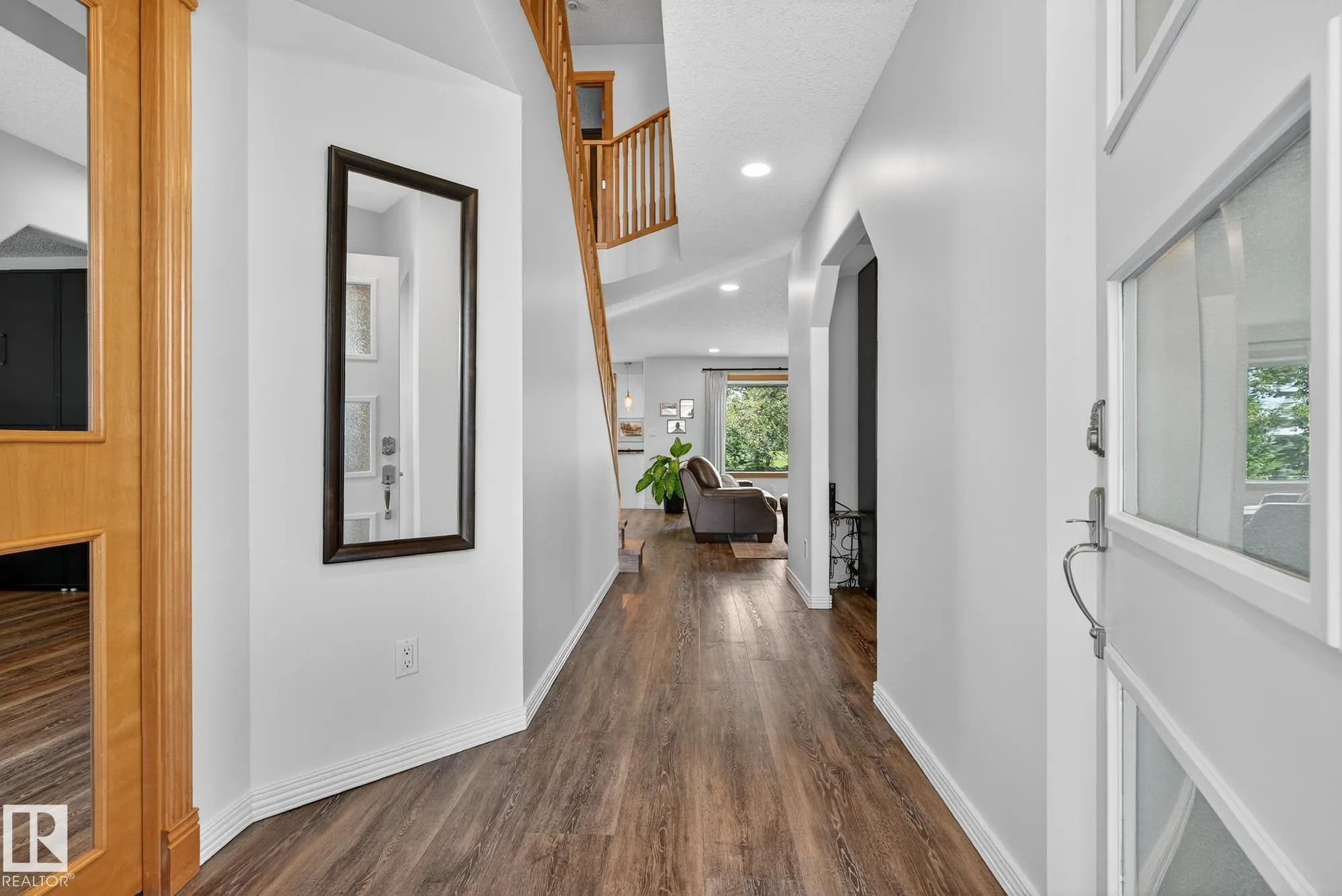 11 LINKSIDE Way