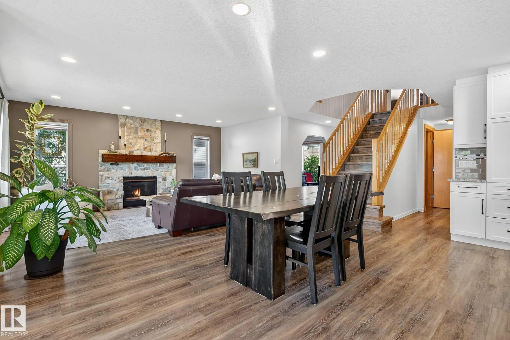 11 LINKSIDE Way