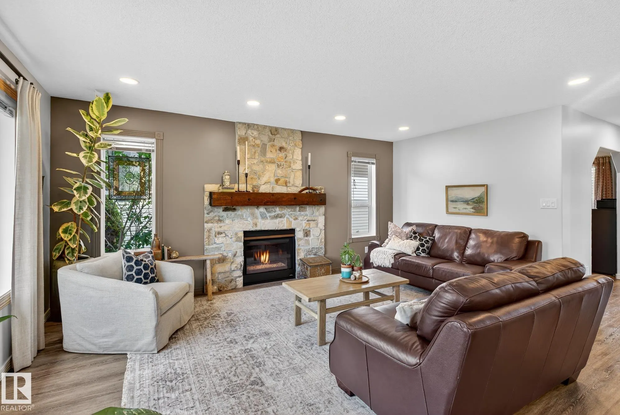 11 LINKSIDE Way