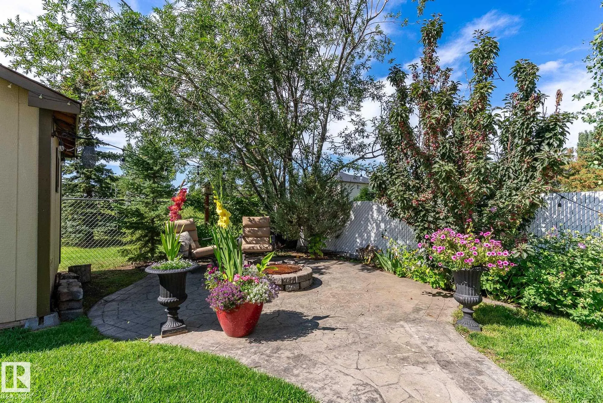 11 LINKSIDE Way