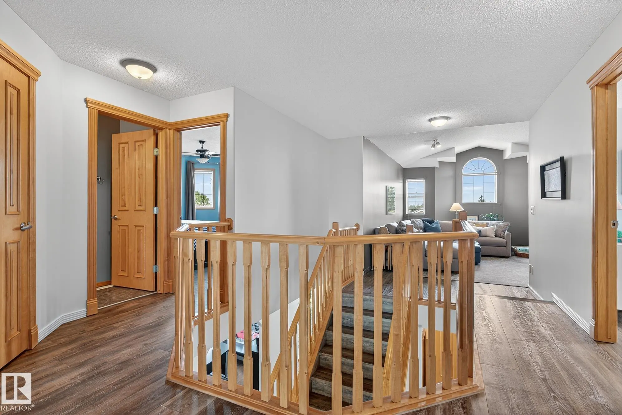 11 LINKSIDE Way