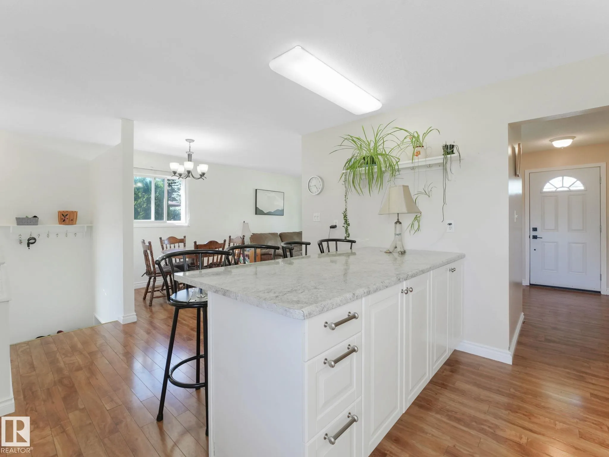 119 WILLOW Drive