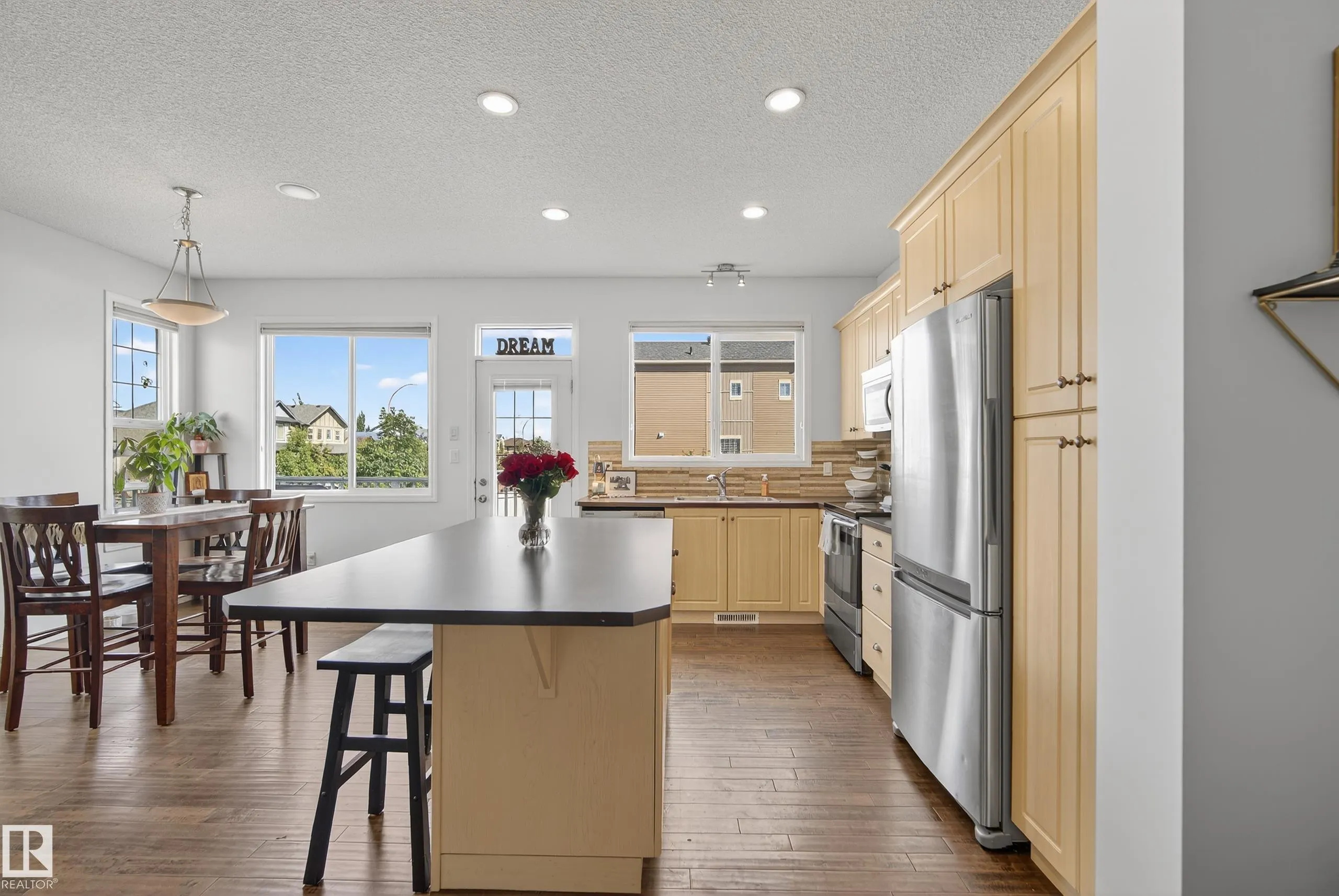 425 SIMMONDS Way