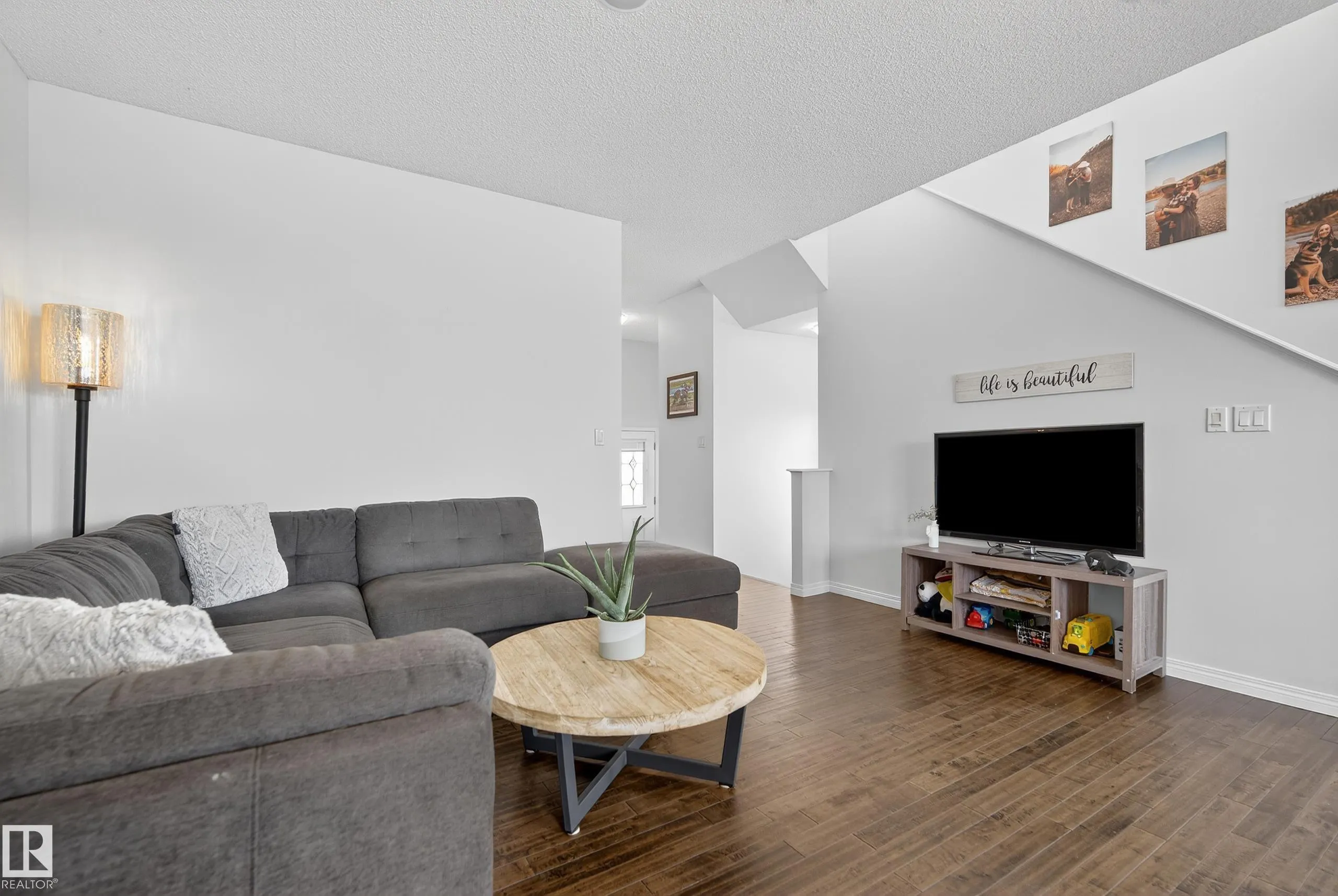 425 SIMMONDS Way