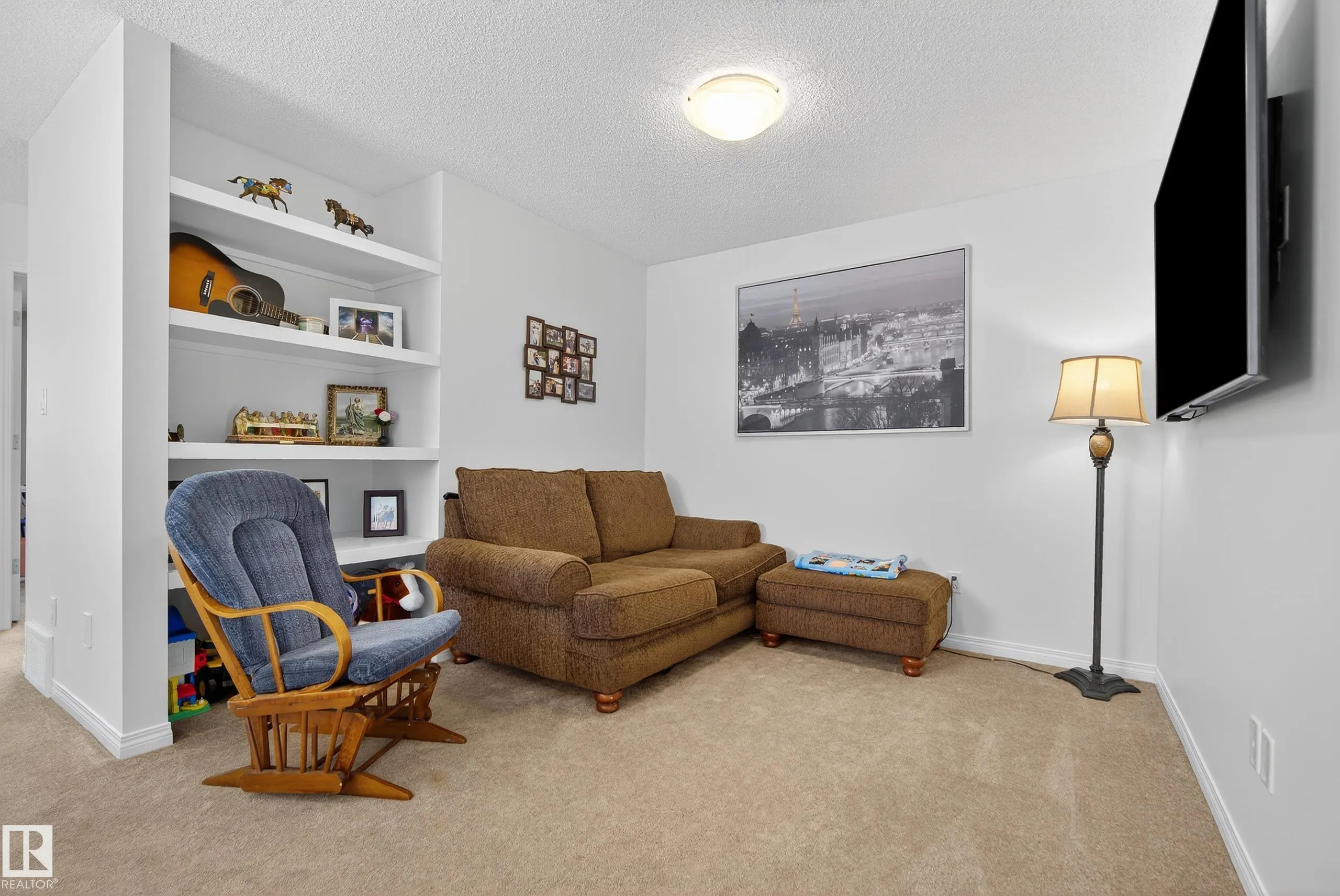 425 SIMMONDS Way
