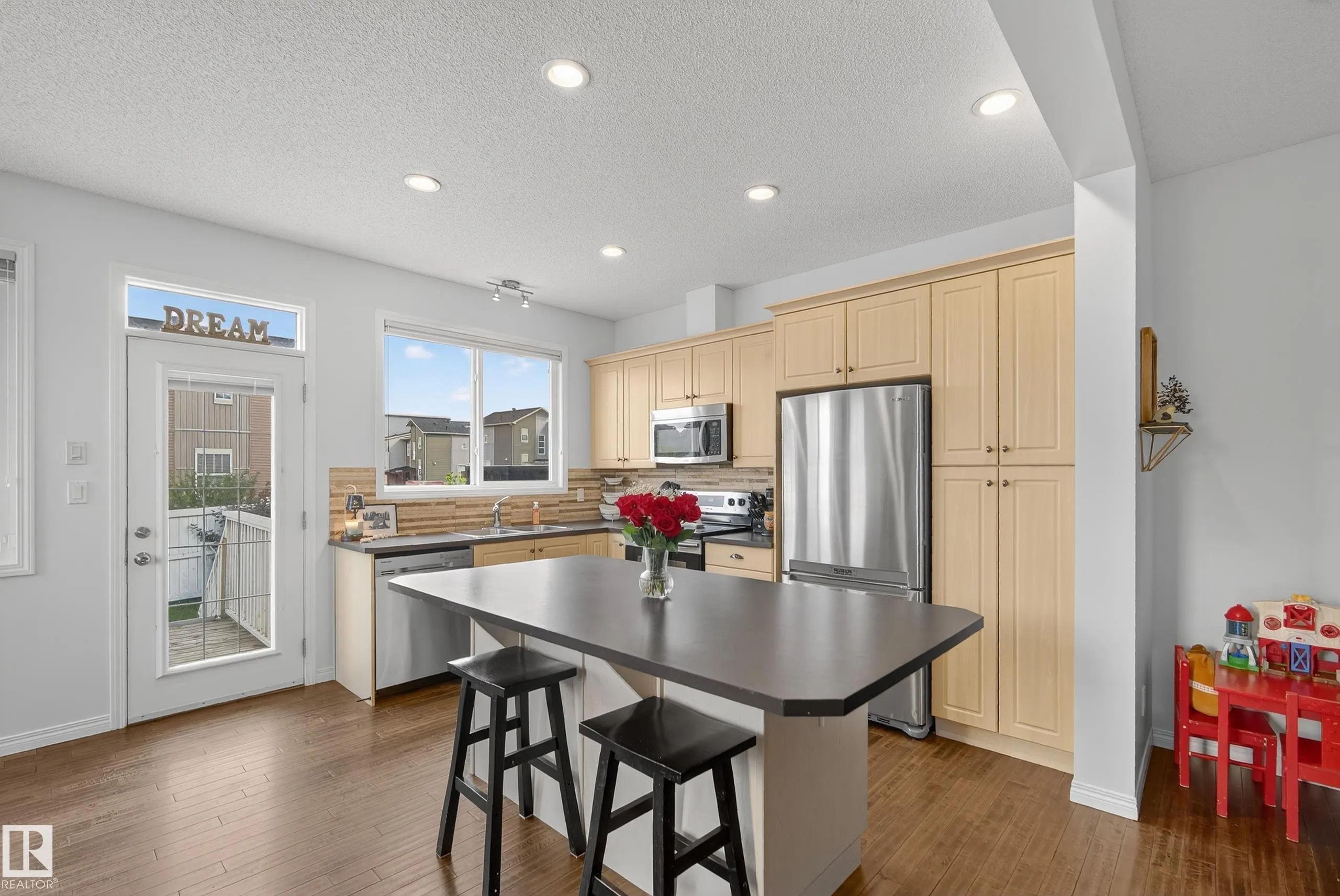 425 SIMMONDS Way