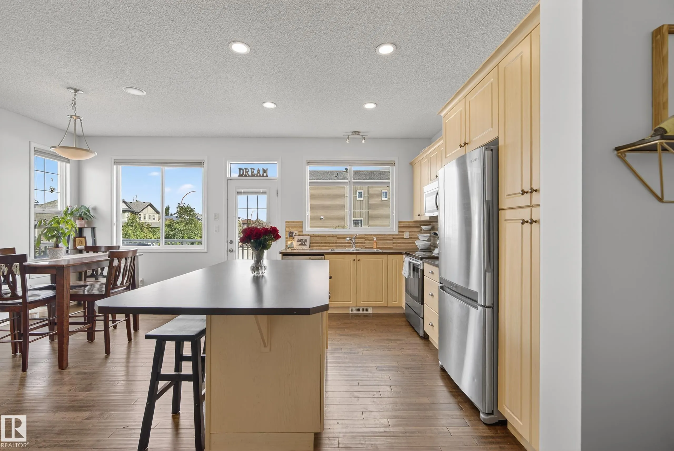 425 SIMMONDS Way