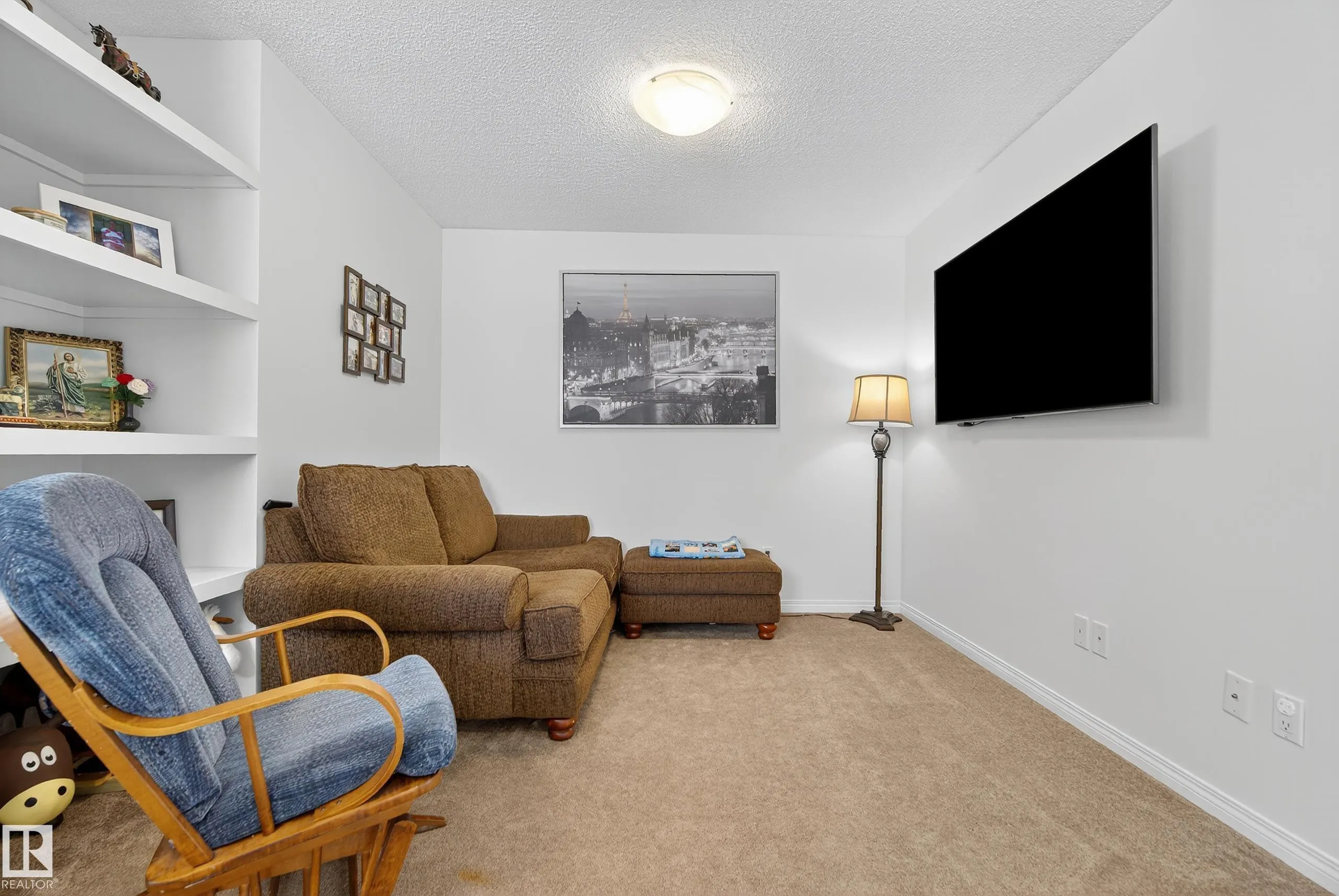 425 SIMMONDS Way