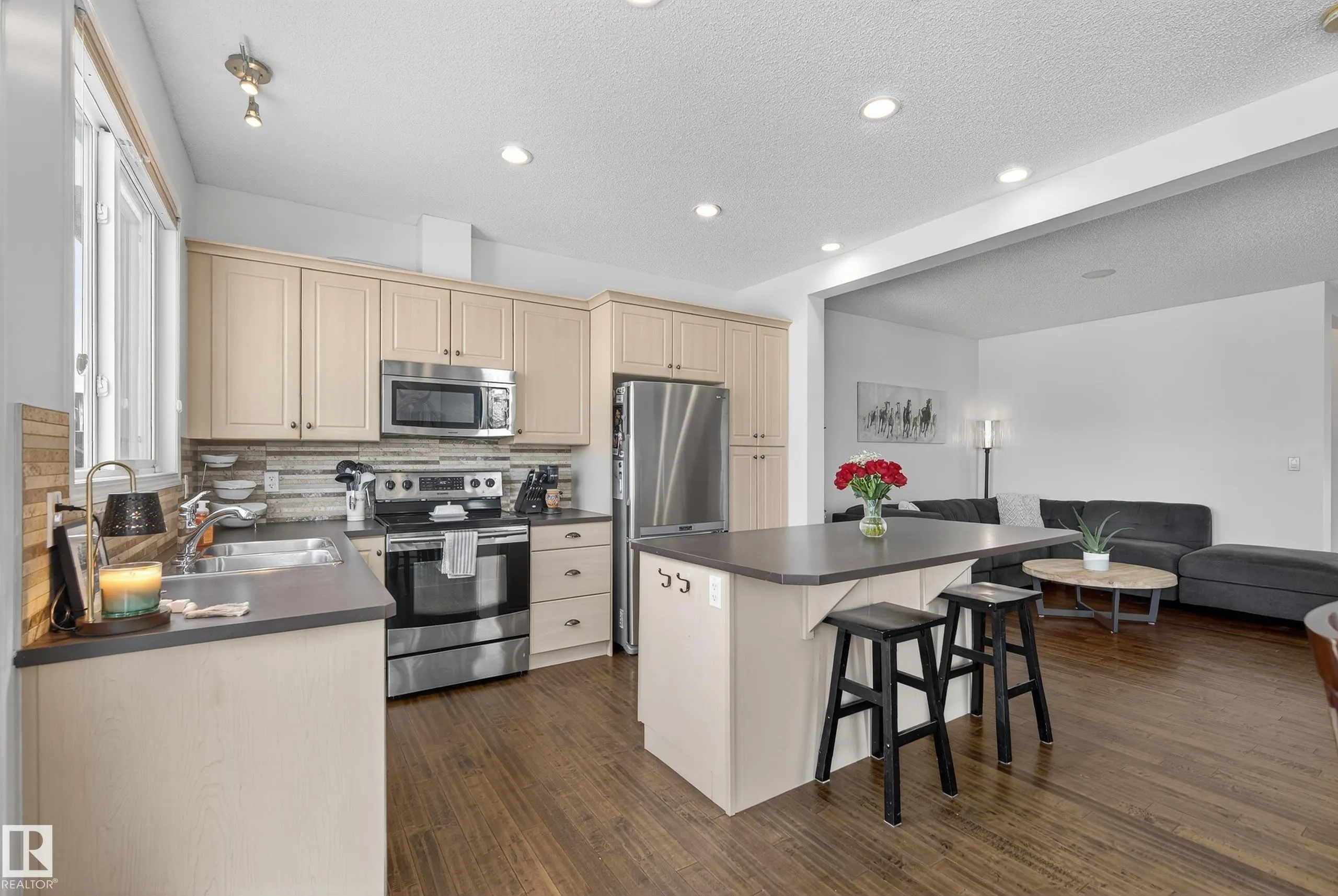 425 SIMMONDS Way