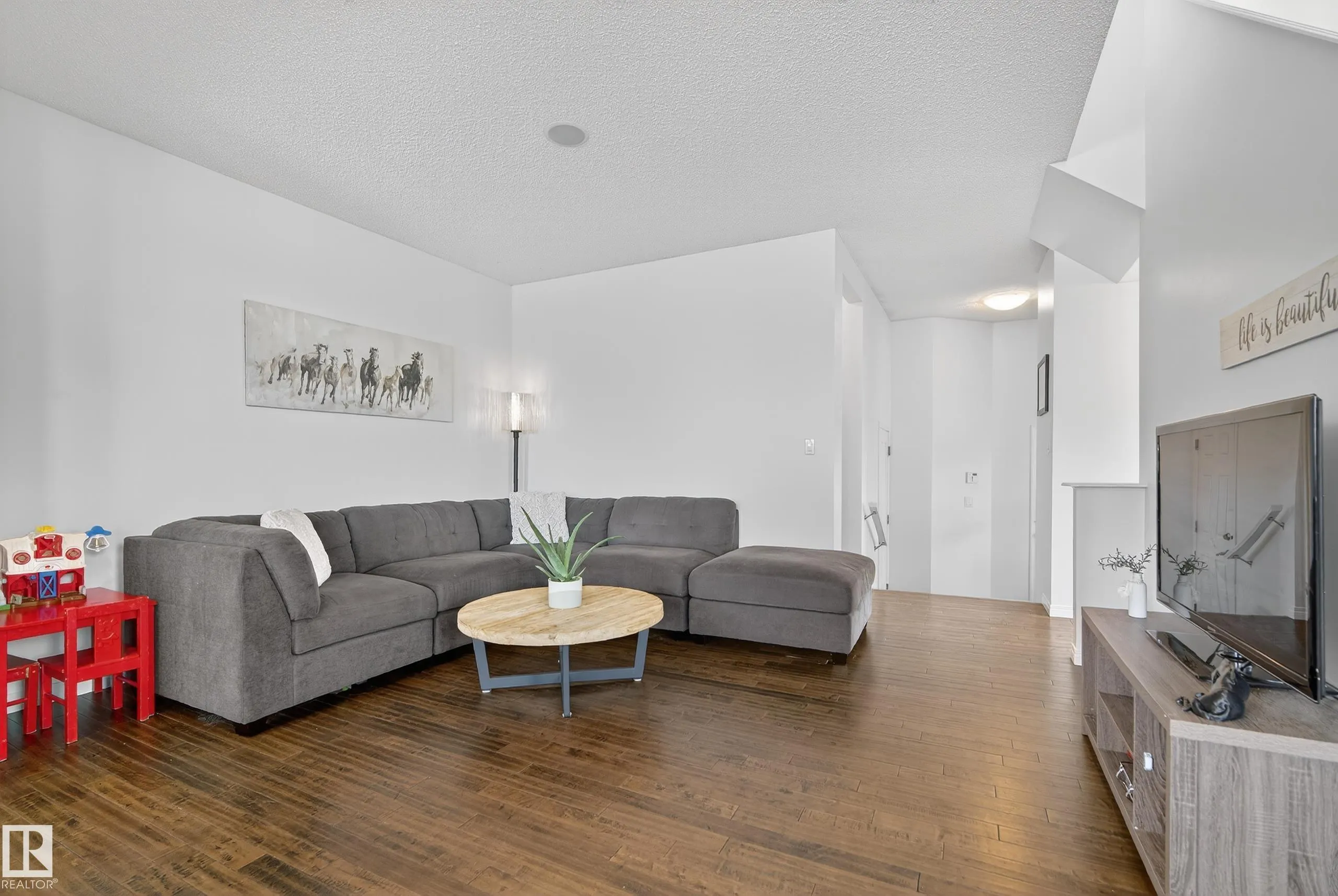 425 SIMMONDS Way