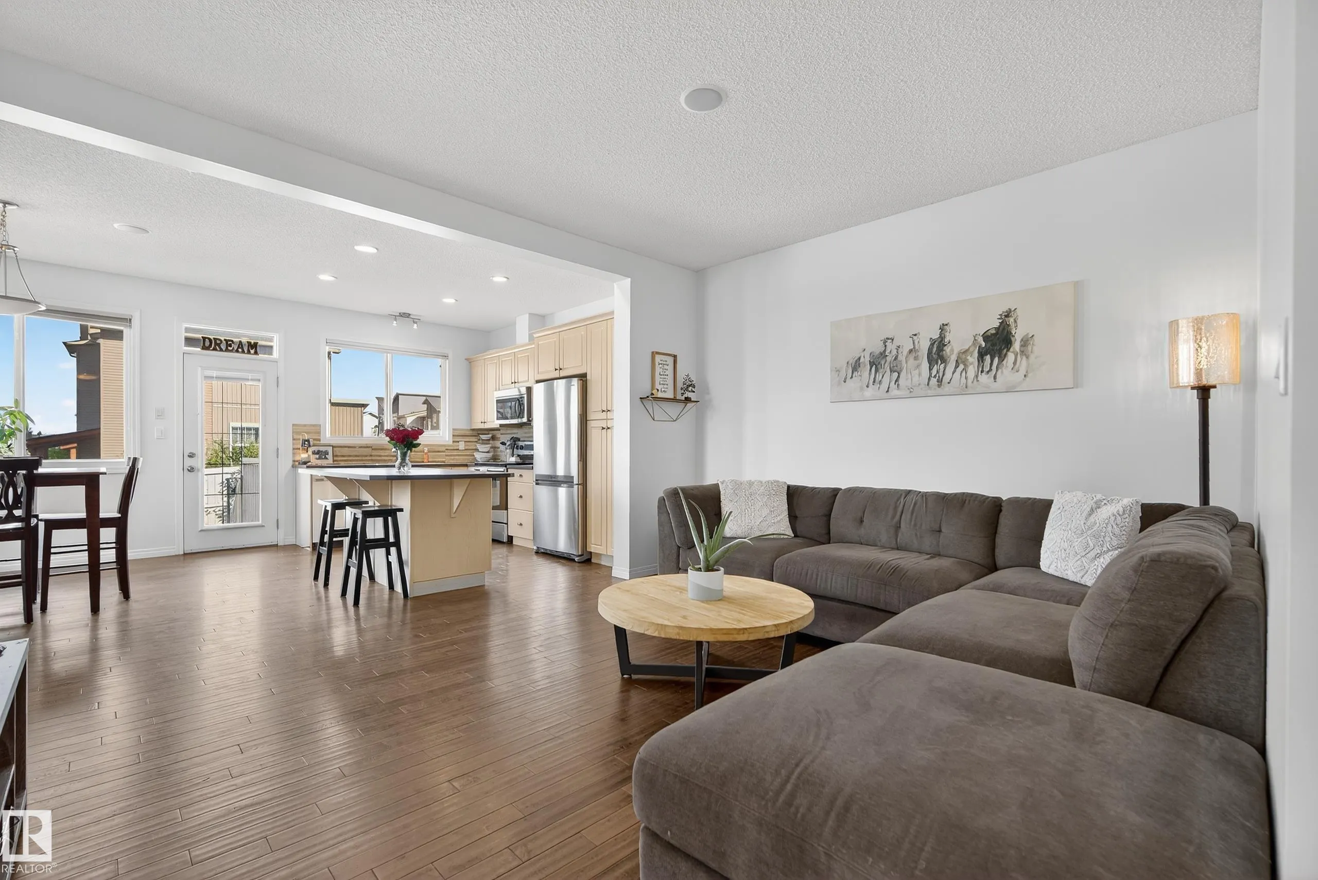 425 SIMMONDS Way