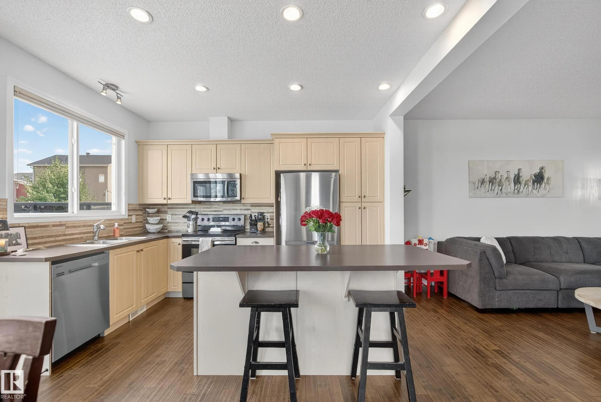 425 SIMMONDS Way