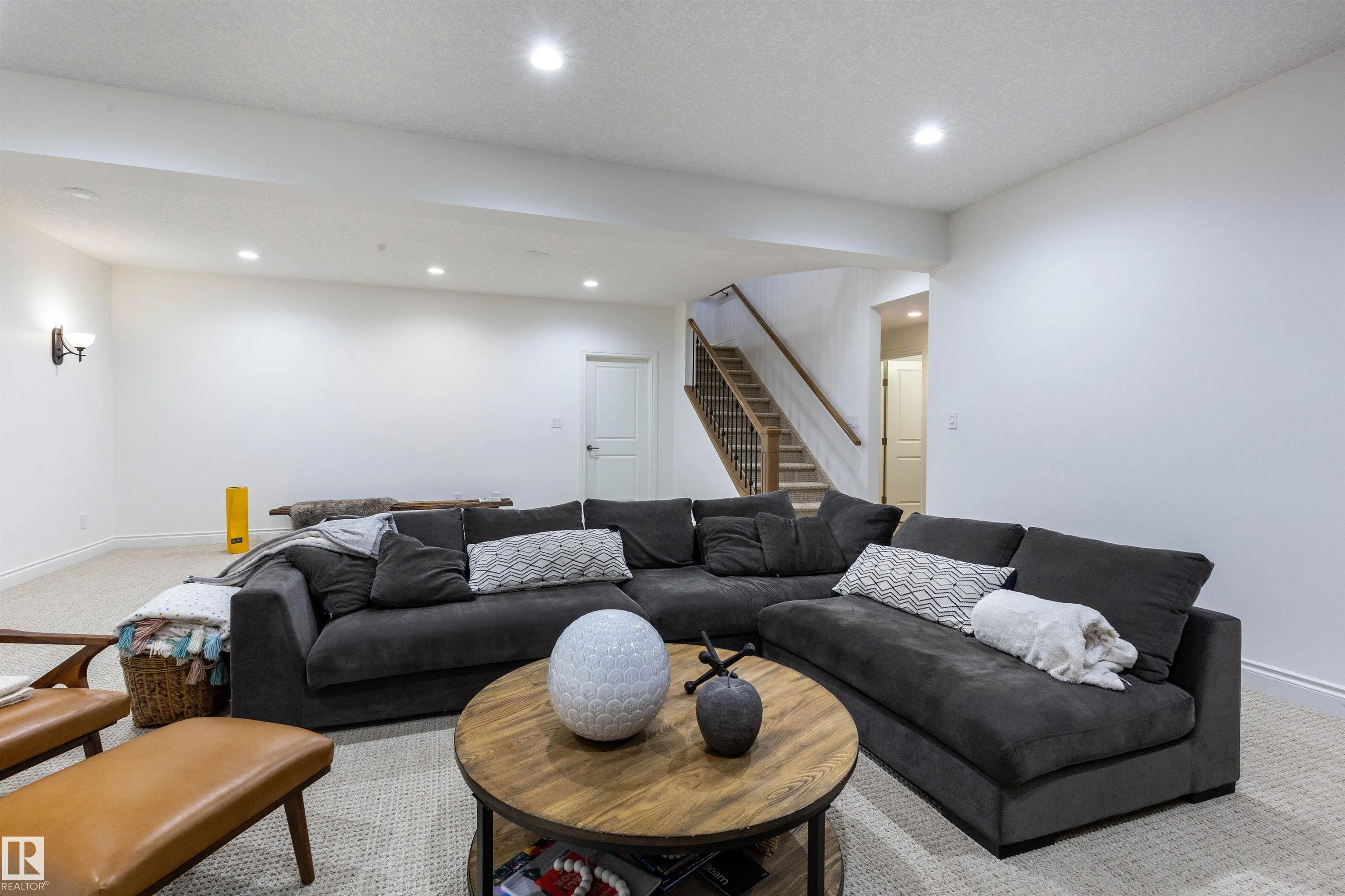 908 WOOD Place