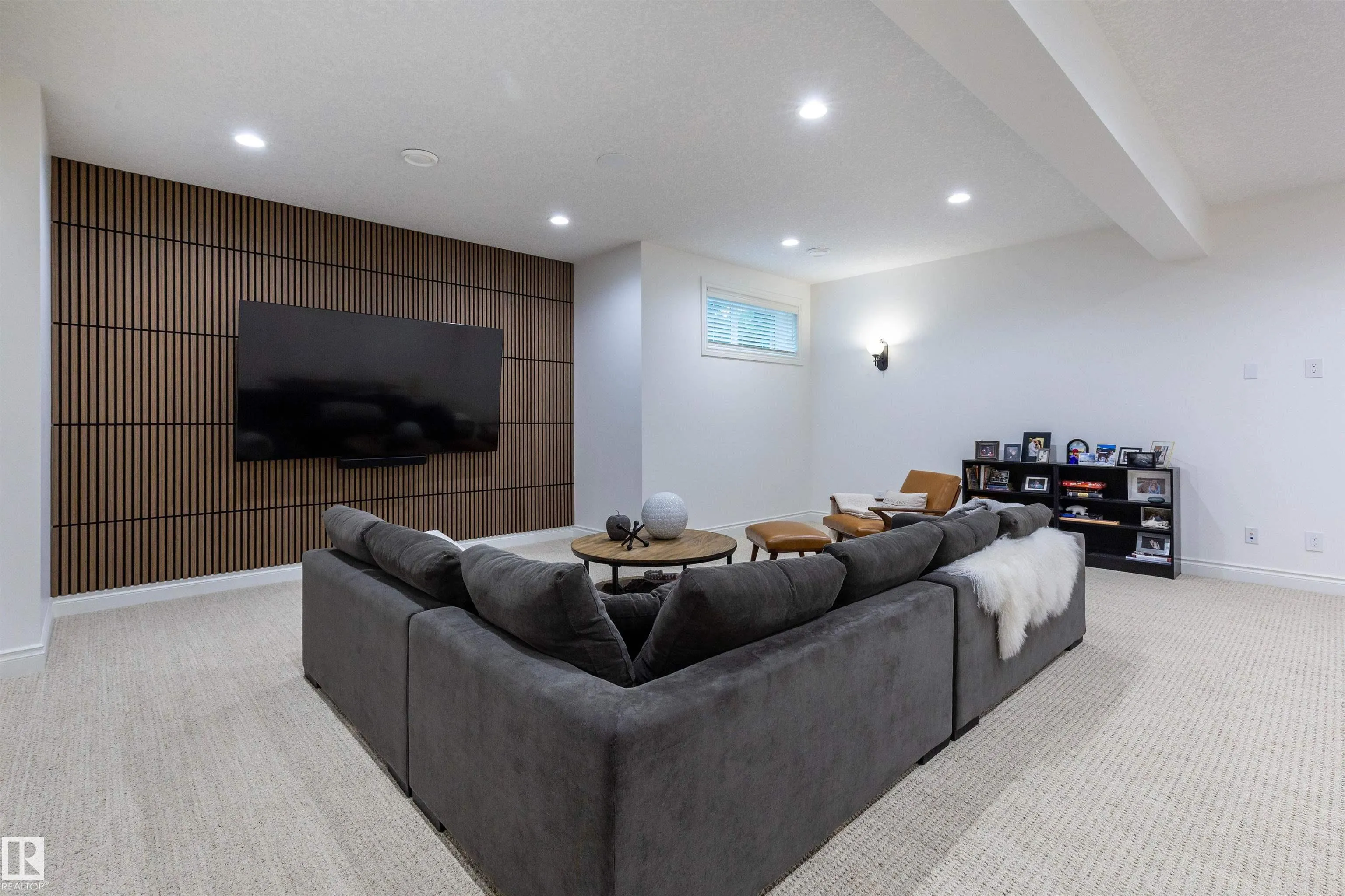 908 WOOD Place