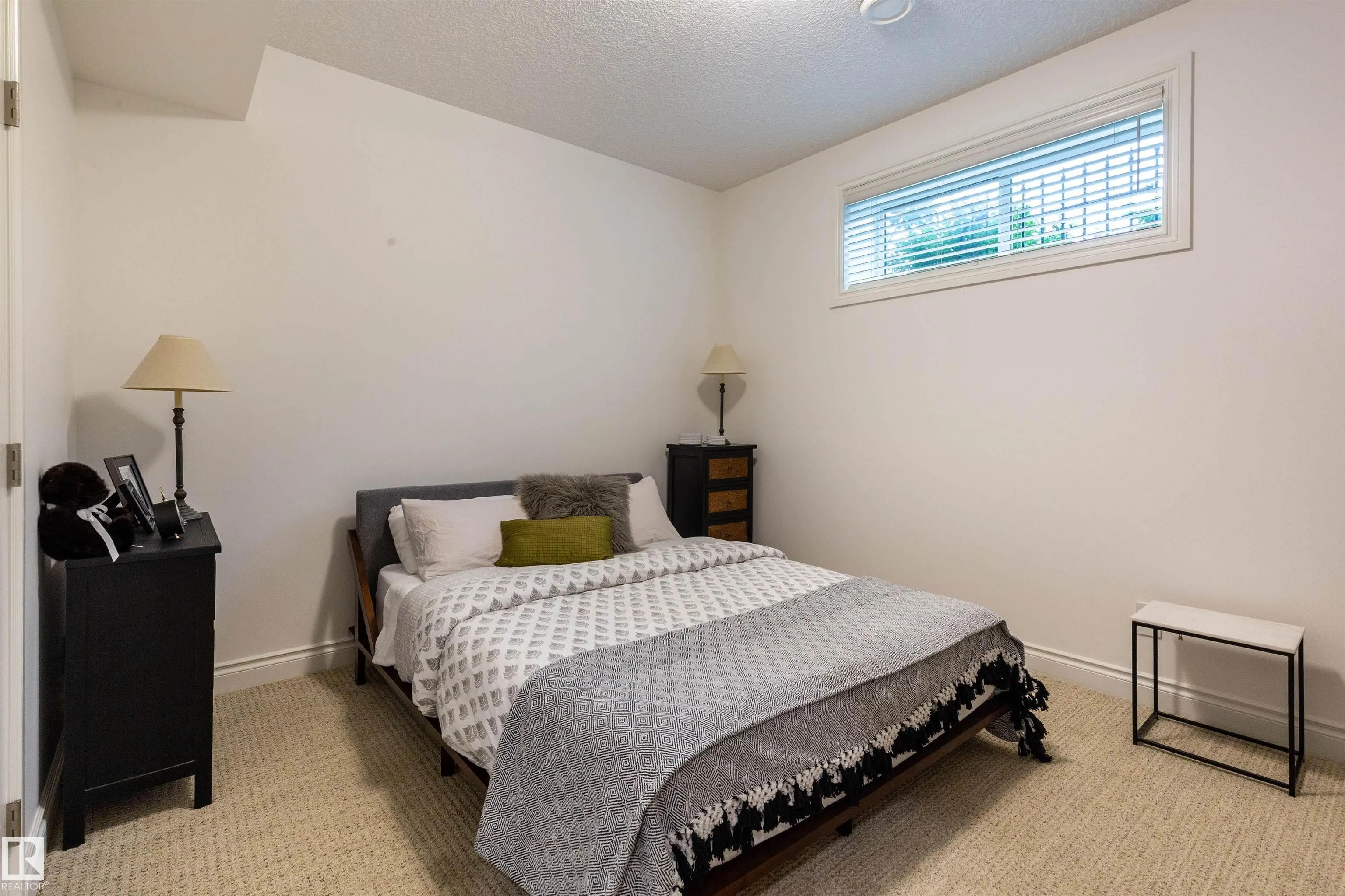 908 WOOD Place