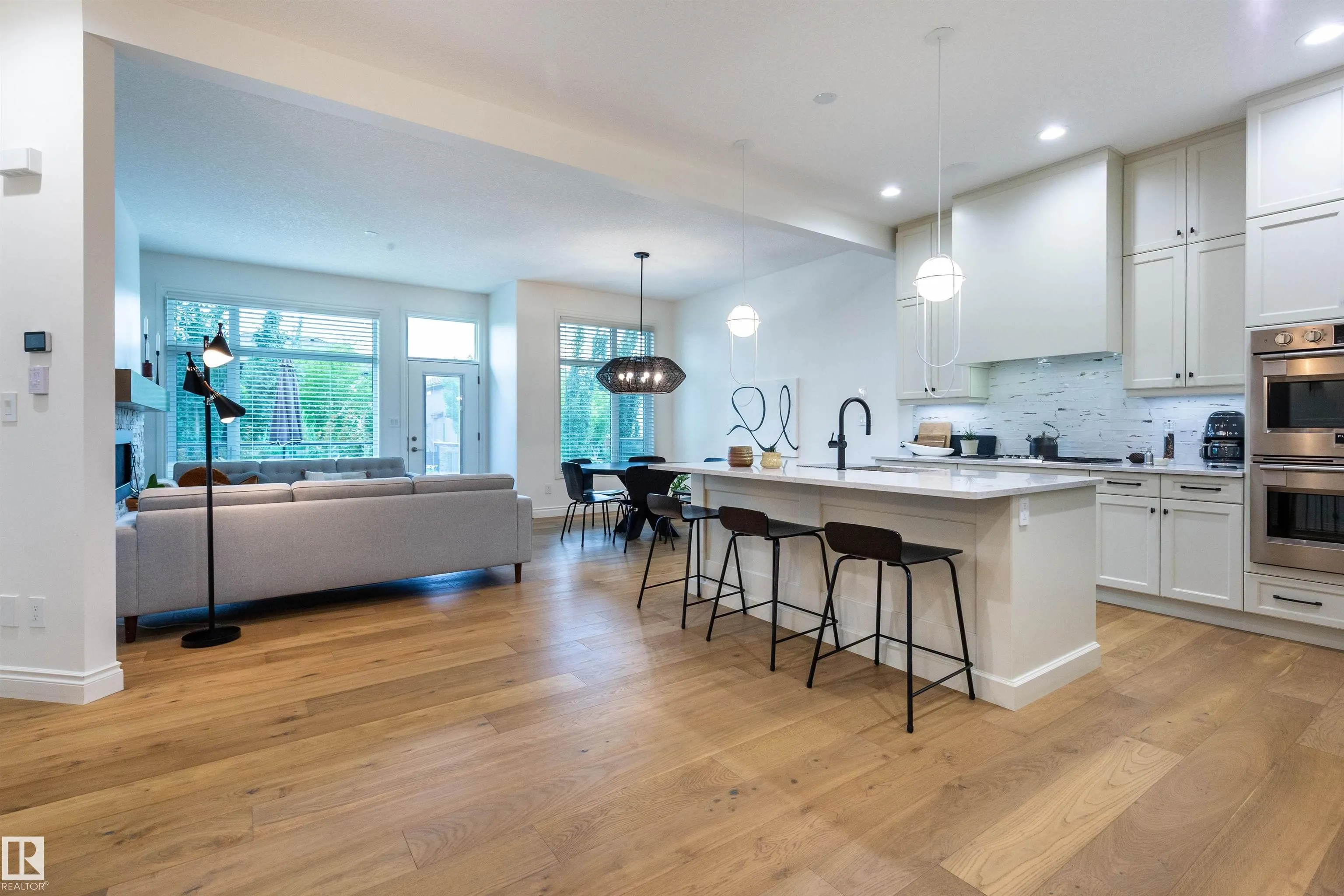 908 WOOD Place
