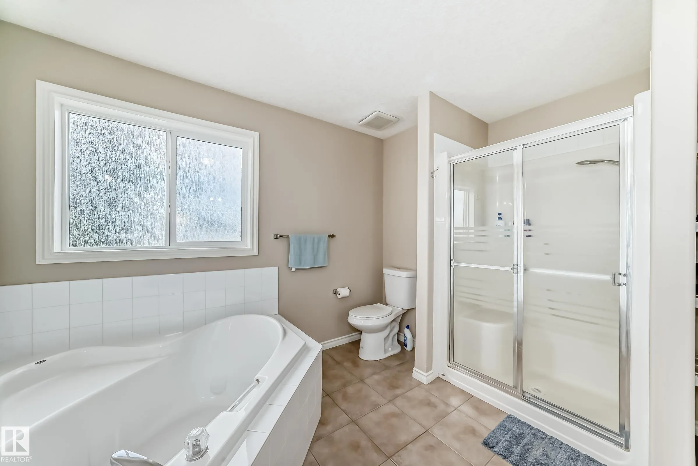 8420 SLOANE Crescent