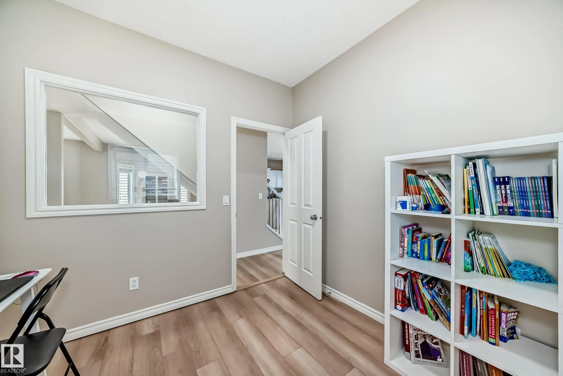 8420 SLOANE Crescent