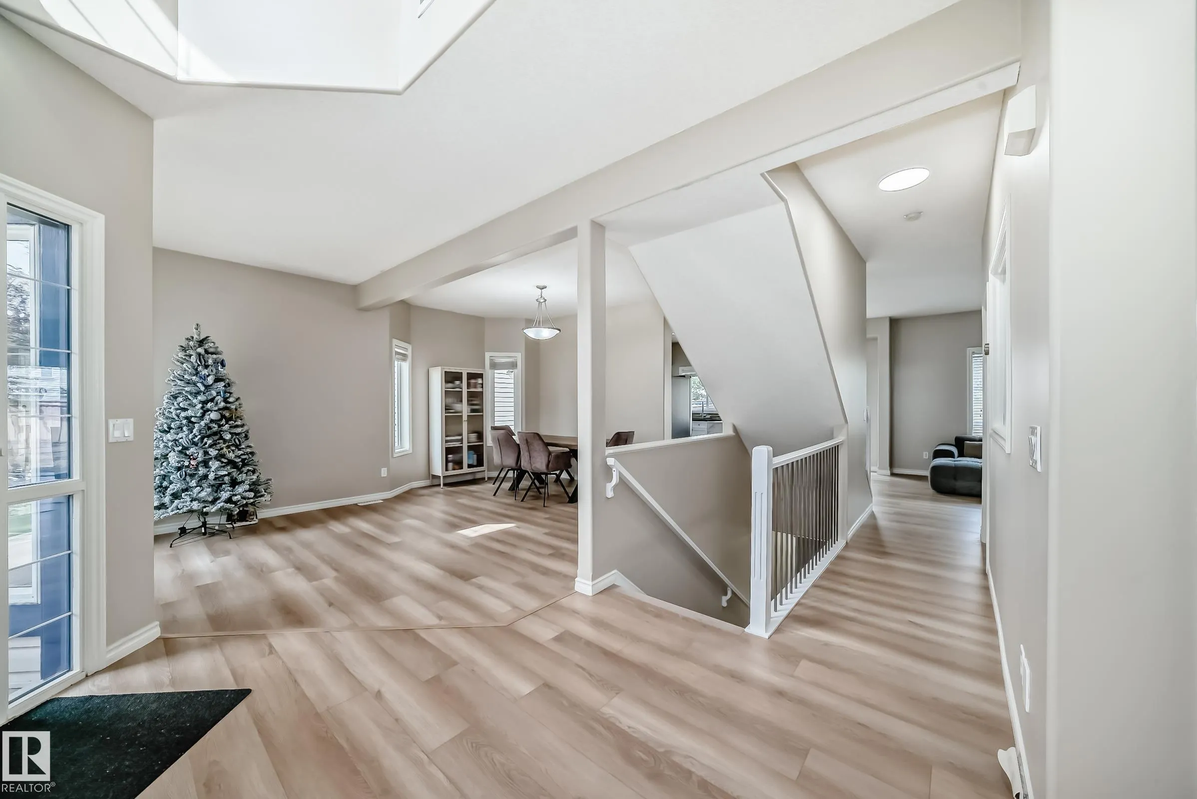 8420 SLOANE Crescent