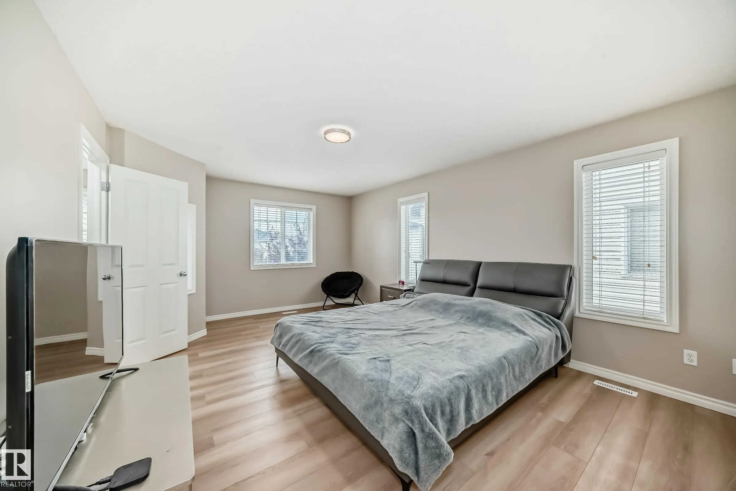 8420 SLOANE Crescent
