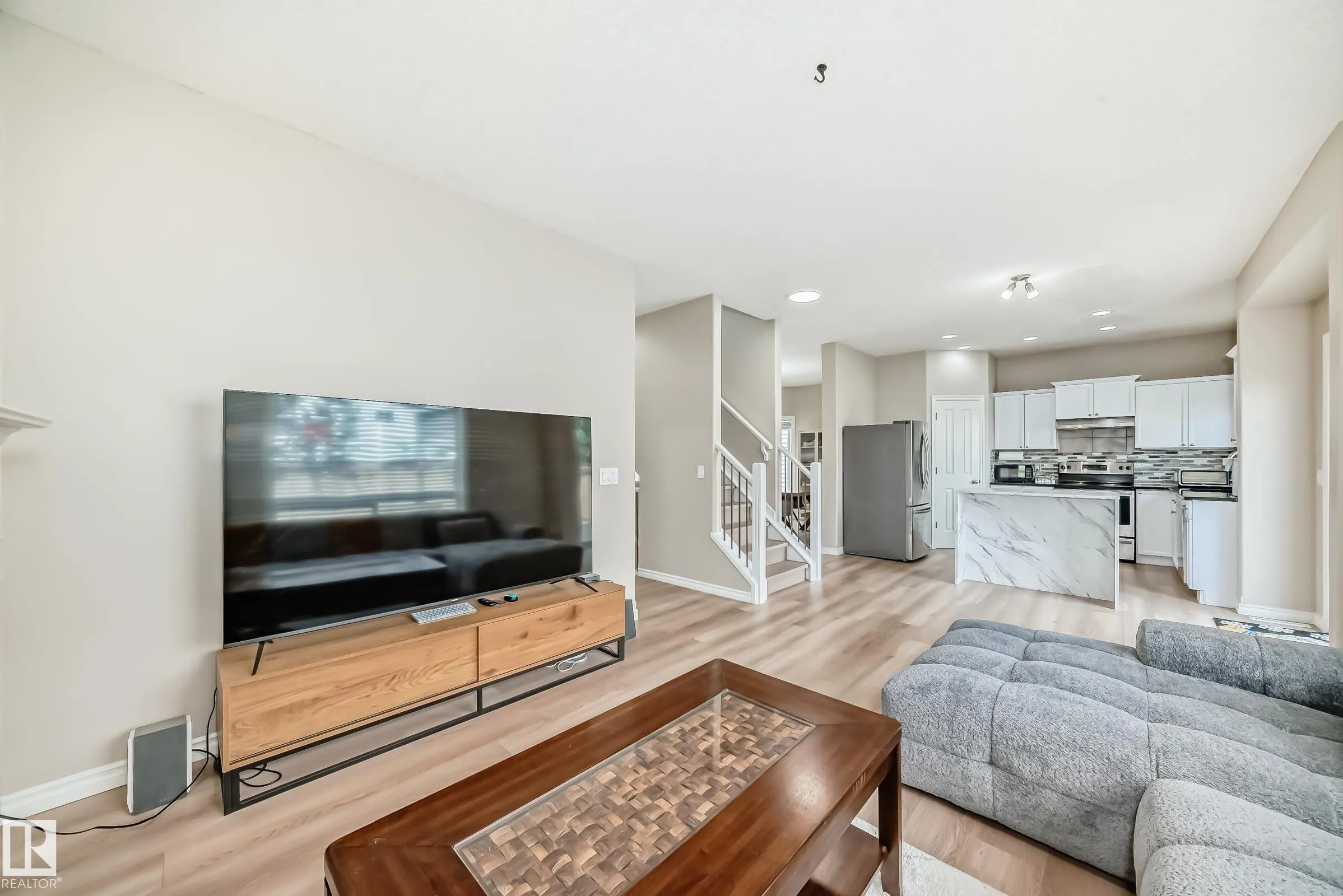 8420 SLOANE Crescent
