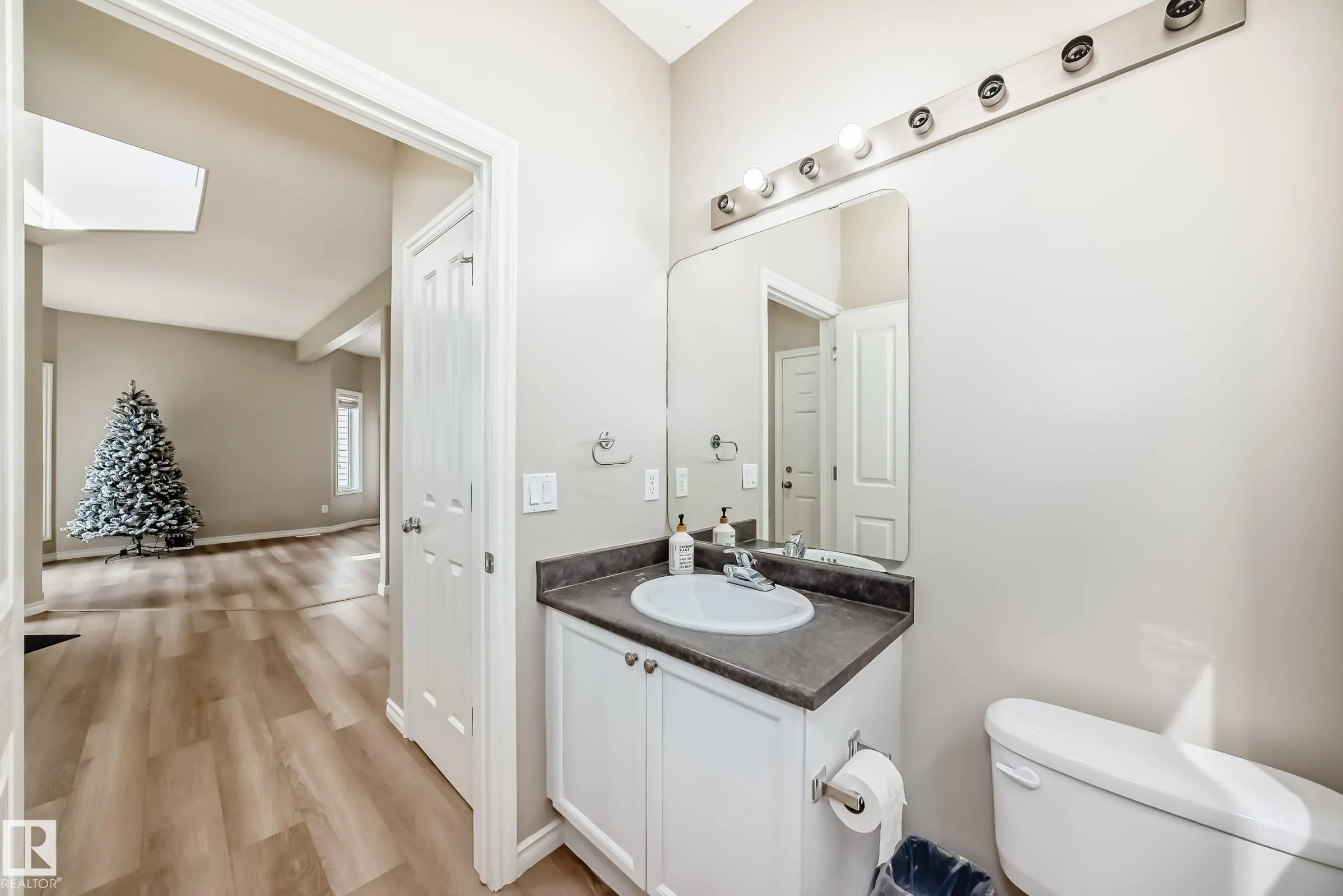 8420 SLOANE Crescent
