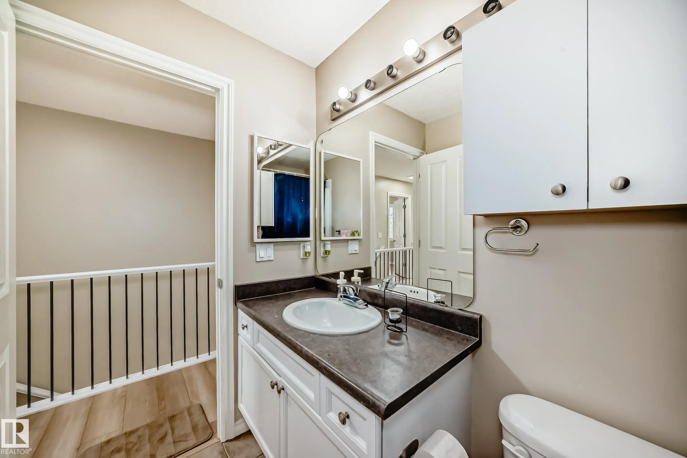 8420 SLOANE Crescent
