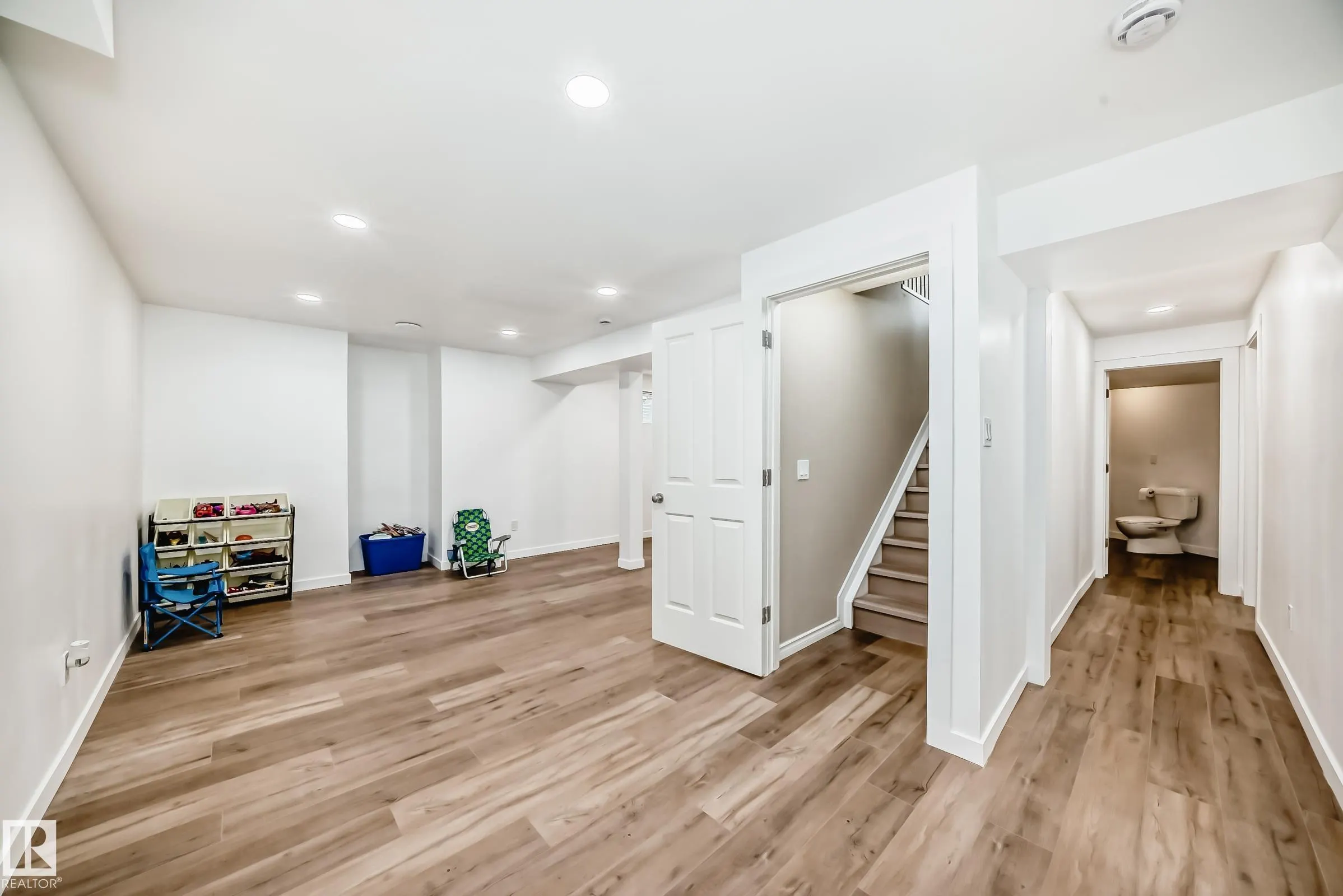 8420 SLOANE Crescent