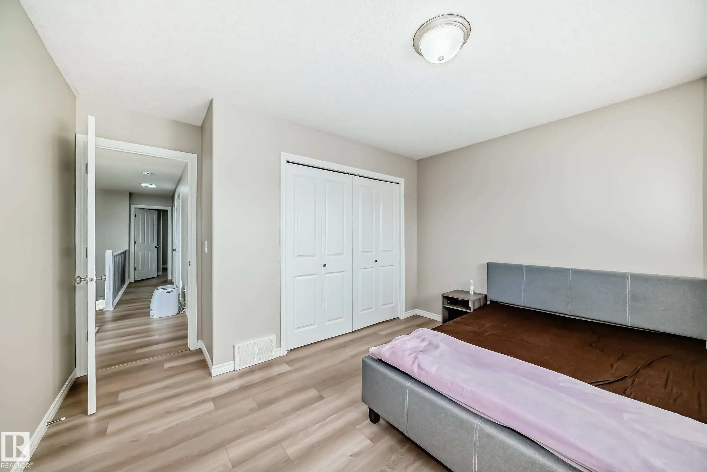 8420 SLOANE Crescent