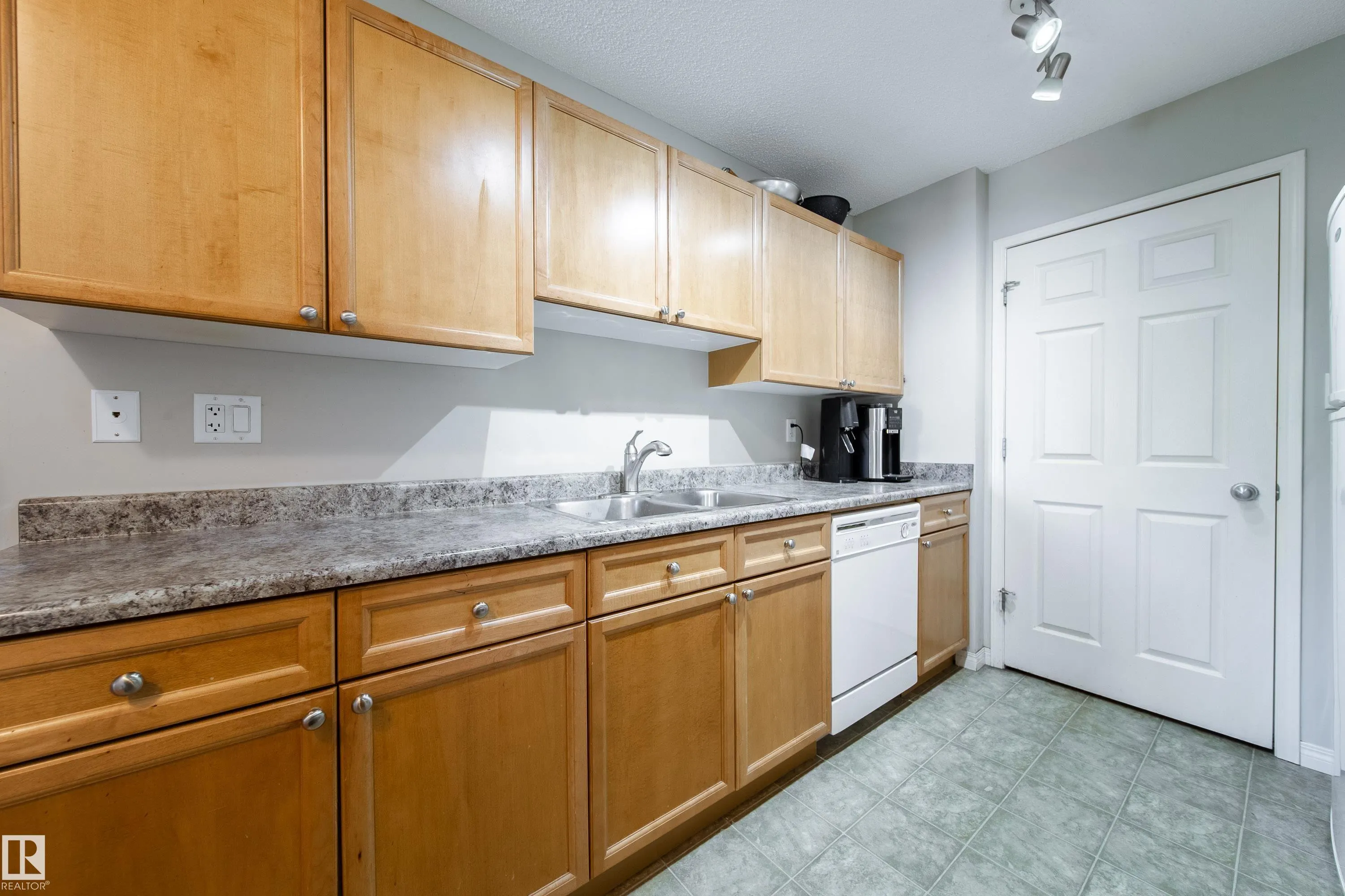 79 BELLEROSE Drive
