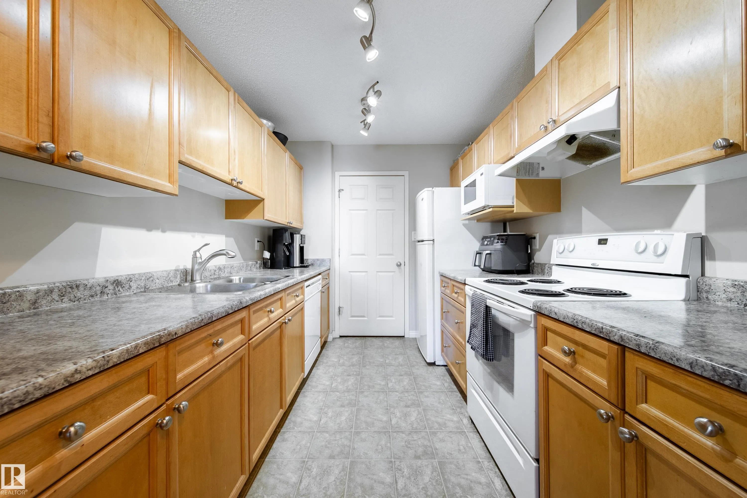 79 BELLEROSE Drive