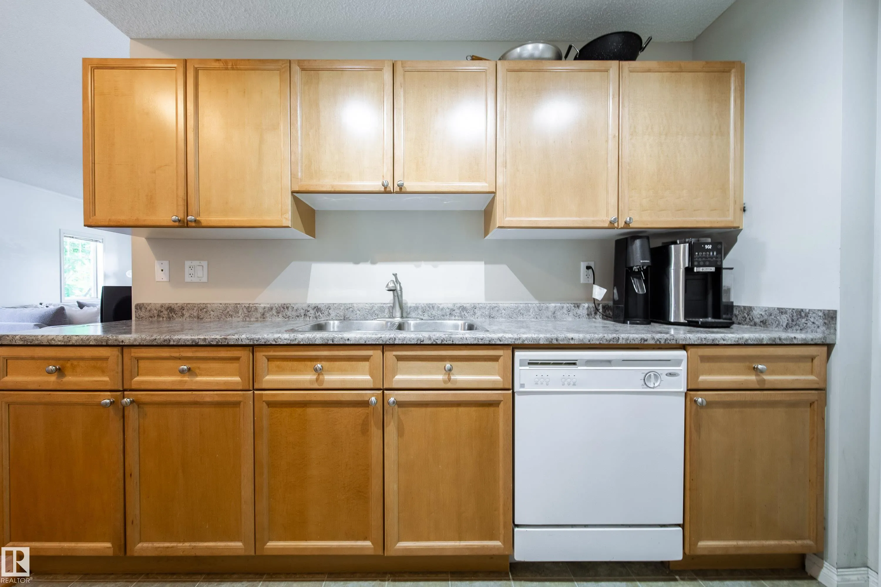 79 BELLEROSE Drive
