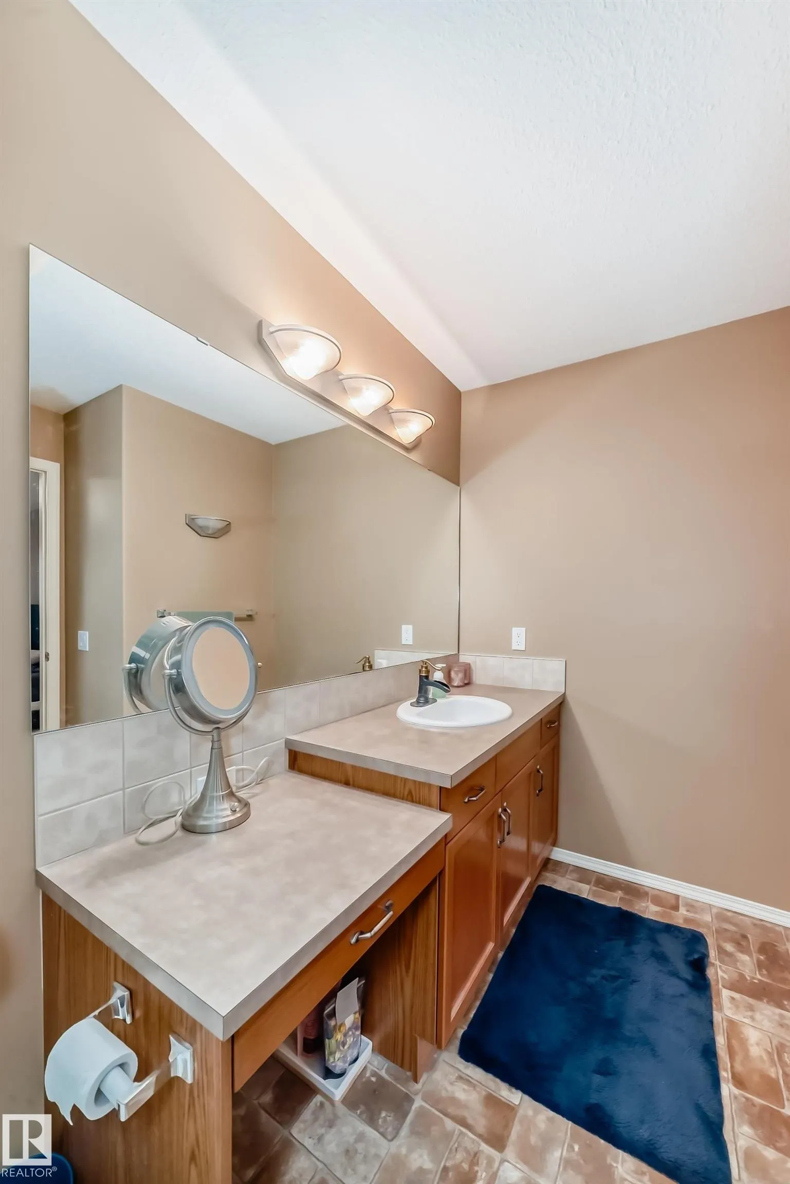671 SILVER BERRY Road