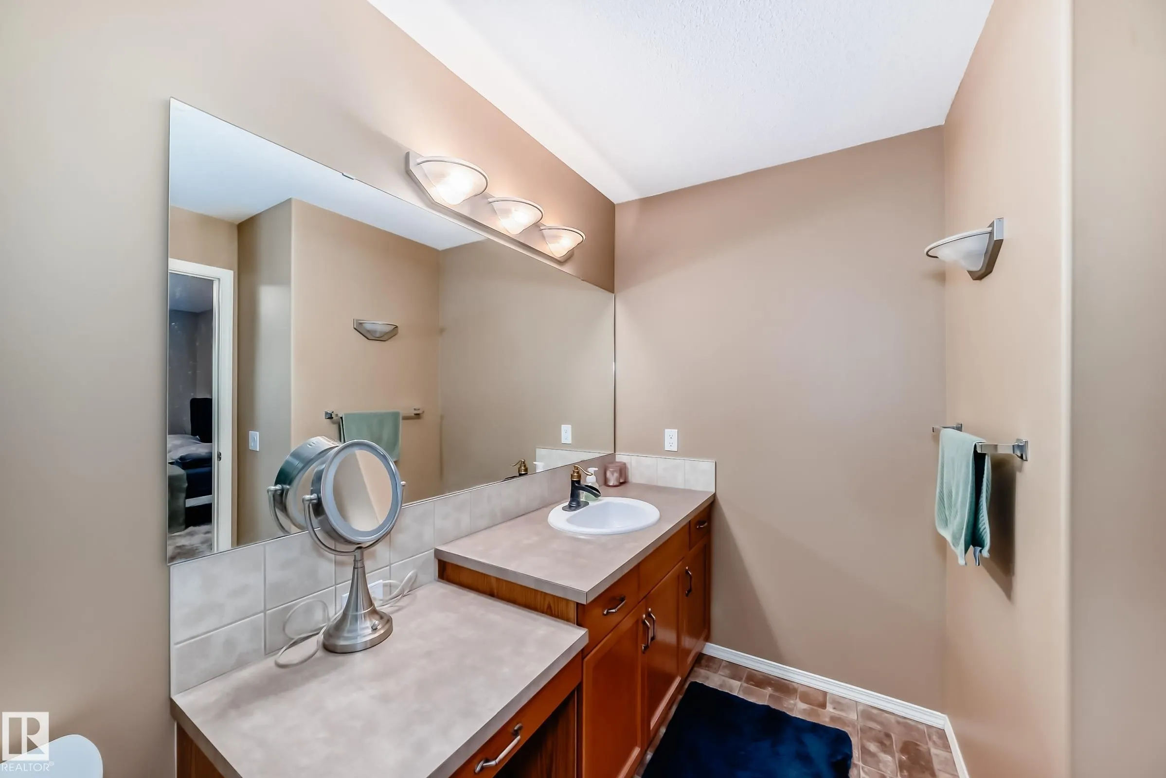 671 SILVER BERRY Road